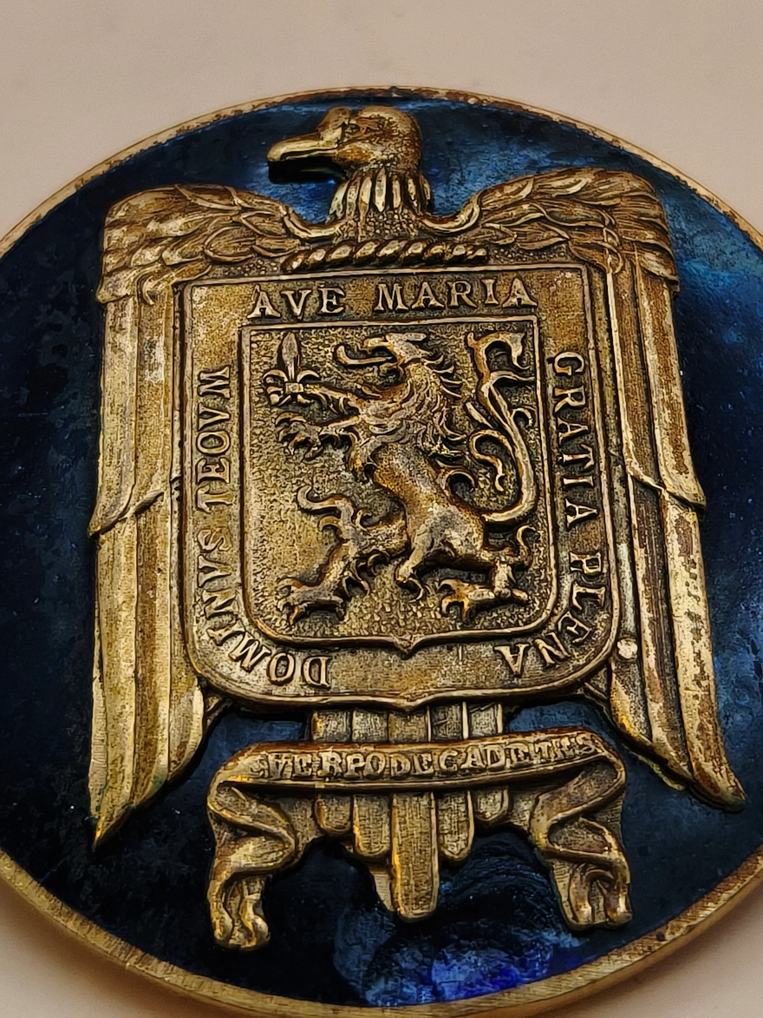 Insigna distintivo militar a identificar. Espa?a