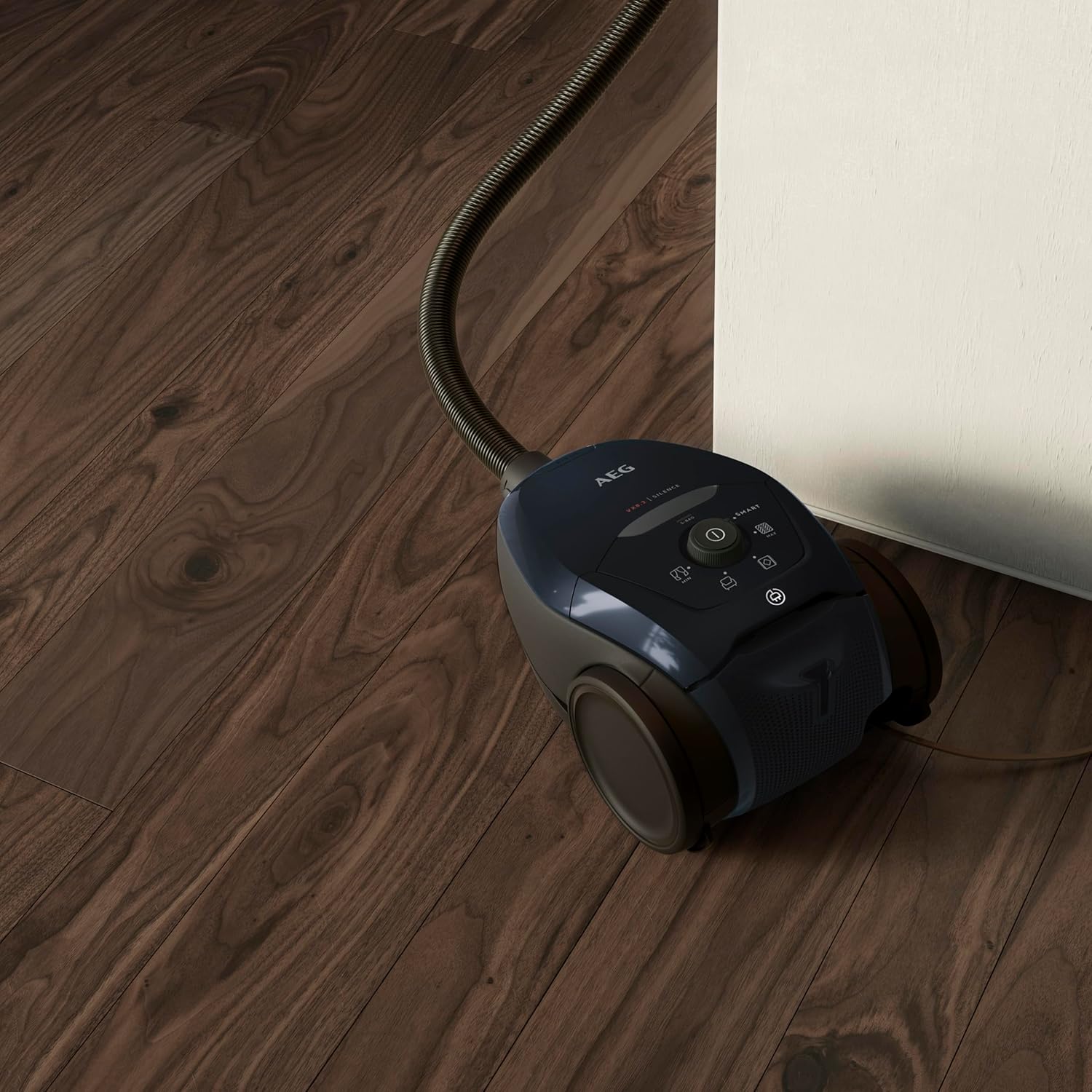 AEG VX82-1-KO Staubsauger / 75% Recyclingmaterial / autom. Saugkraftregulierung / extrem leise auch auf Teppich / Aufnahme von groen + kleinsten Partikeln / langes Kabel / 600W / schwarz