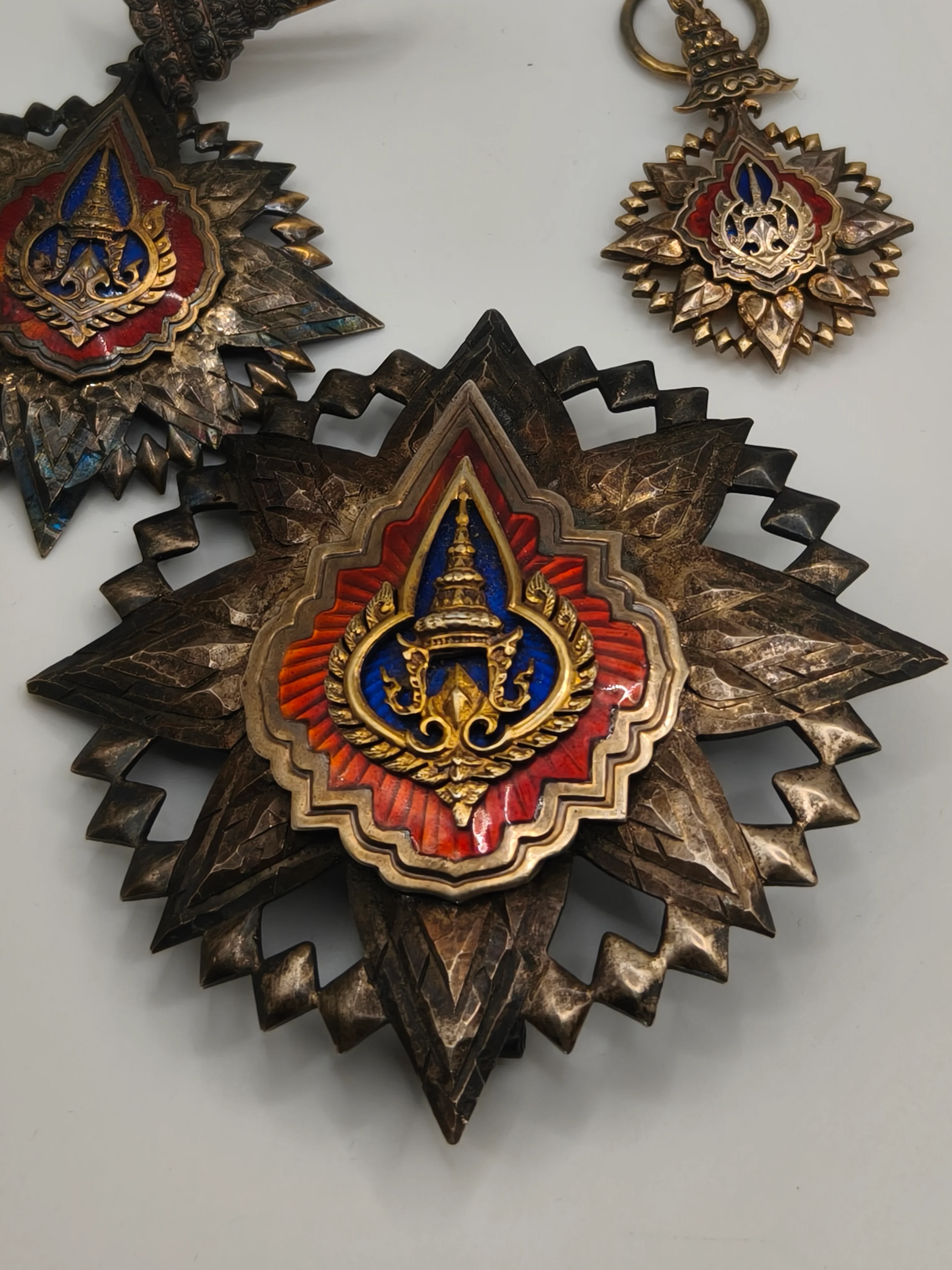 Medallas conjunto Orden Corona de Tailandia.
