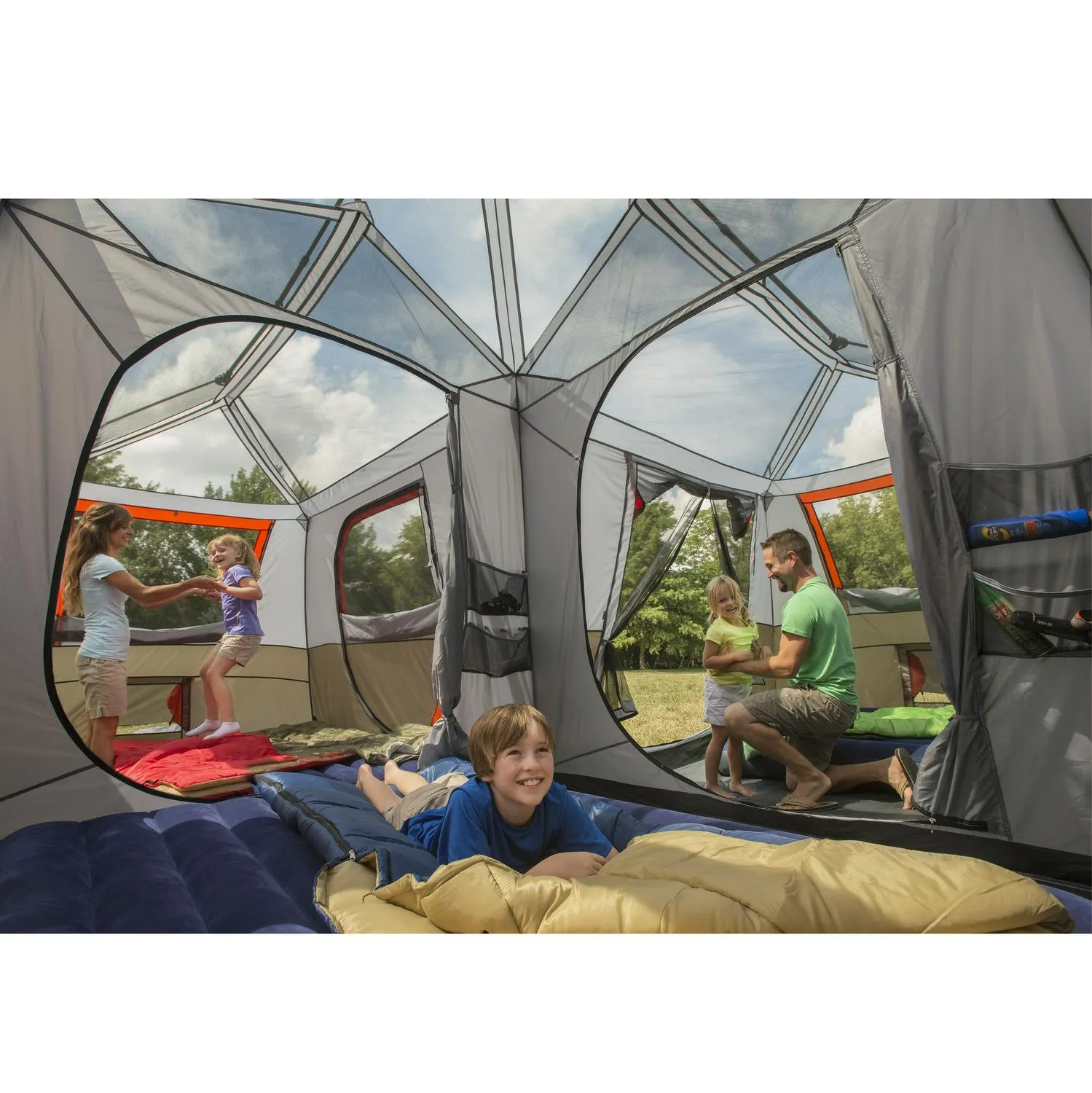 Tenda a cabina istantanea, posti letto per 12 persone.