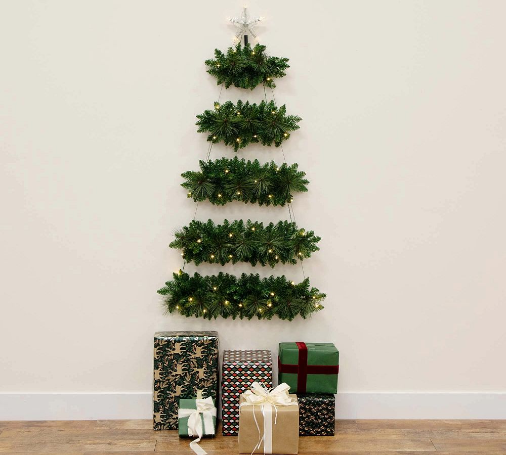 Faux Lit Wall Hanging Christmas Tree   tiaotiao