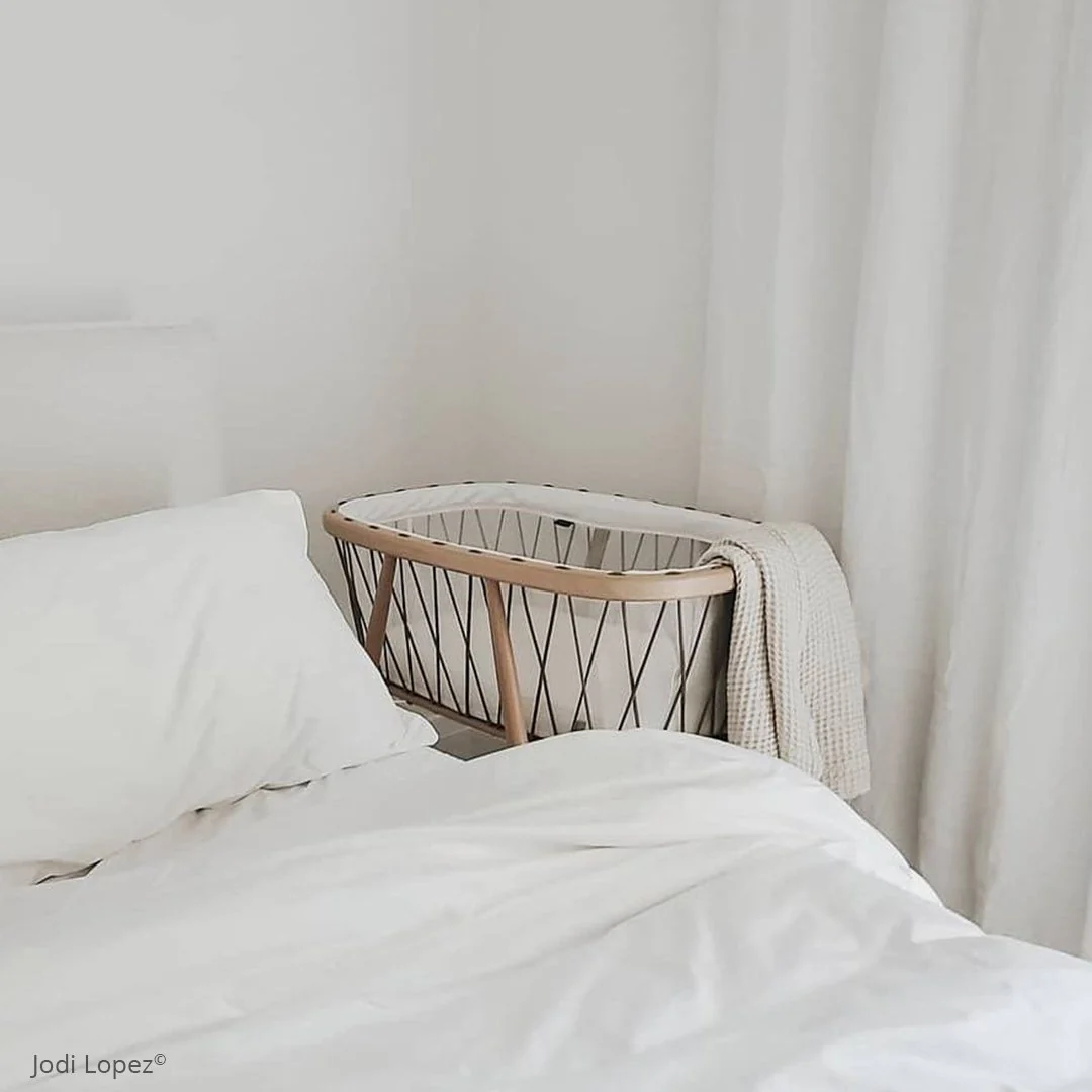 2025 Charlie Crane Wiege KUMI �C Transparante baby cocon met zachte schommelmechaniek | Afmetingen 81x56x72 cm | Inclusief schuimmatras | Personaliseerbare veters | Modern, minimalistisch design
