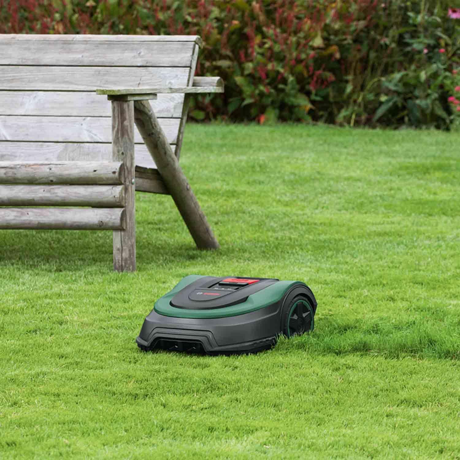 Bosch Rasenmäher Roboter Indego XS 300 (mit integriertem 18-V-Akku, Ladestation enthalten, Schnittbreite 19 cm, für Rasenflächen bis 300 m2, im Karton)