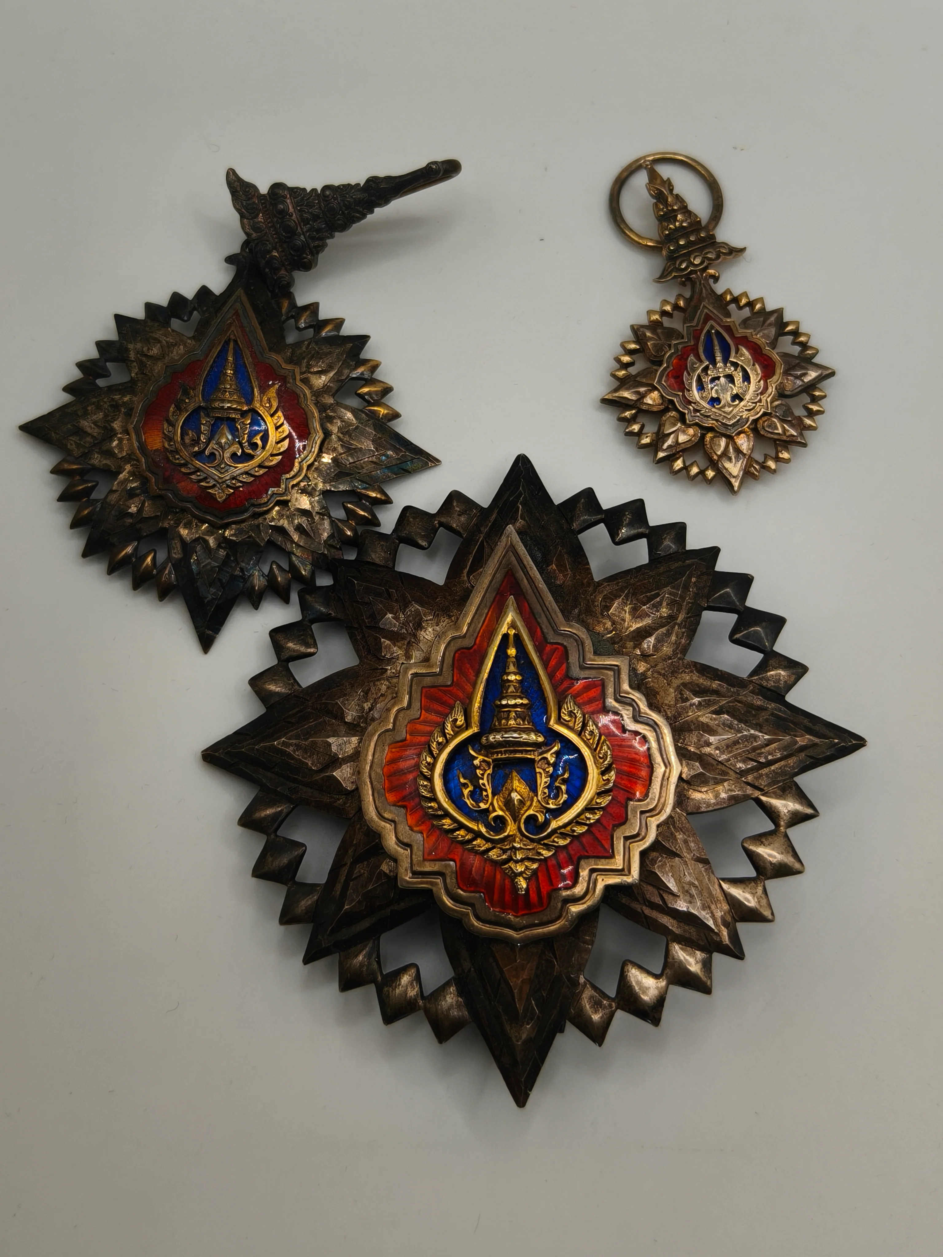 Medallas conjunto Orden Corona de Tailandia.