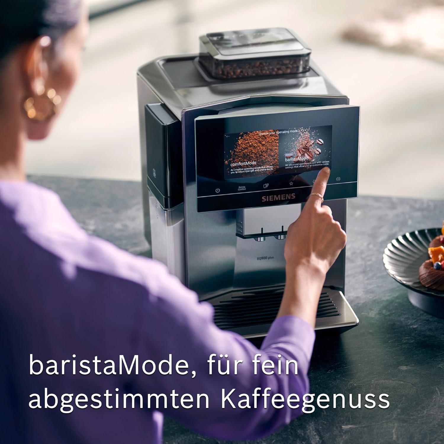 Siemens Kaffeevollautomat EQ900, großes farbiges TFT-Display, 36 Heiß- und Kaltgetränke, Cold Brew, super leise, Keramikmahlwerk, Doppeltassenfunktion, Steuerung per App, Edelstahl, TQ905D03