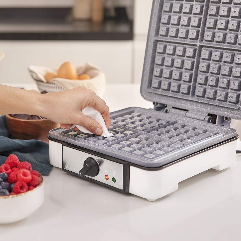 Cecotec - Waffle Maker elettrico per waffle, 4Inox 1200 W, acciaio inossidabile, 4 cialde alla volta, rivestimento antiaderente Rockstone, temperatura regolabile