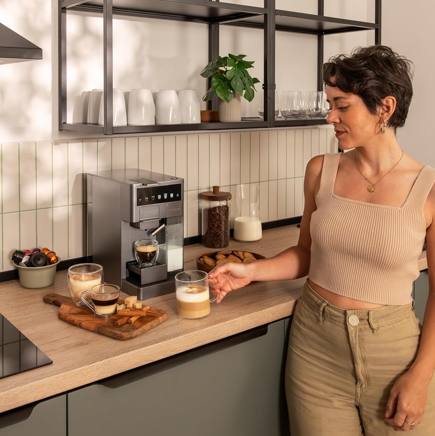 Cecotec Macchina per Caffè Espresso - Macchina Caffè a Capsule FreeStyle Latte T. 1350W, 20Bar, Serbatoio 1,6L di Acqua e 400ml di Latte, Compatibile con Caffè Macinato, Dolce Gusto, Nespresso e K-Fee