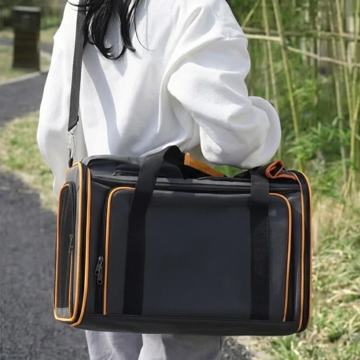 Expandable Pet Carrier Bag �C Breathable Mesh, Foldable & Lightweight