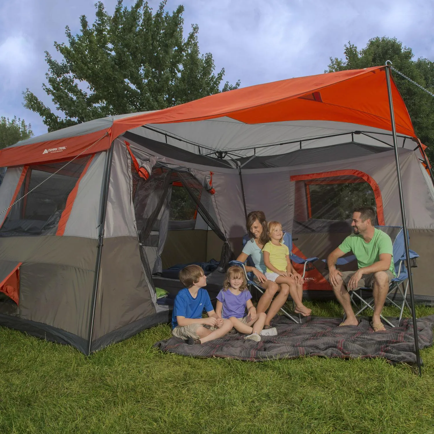 Tenda a cabina istantanea, posti letto per 12 persone.