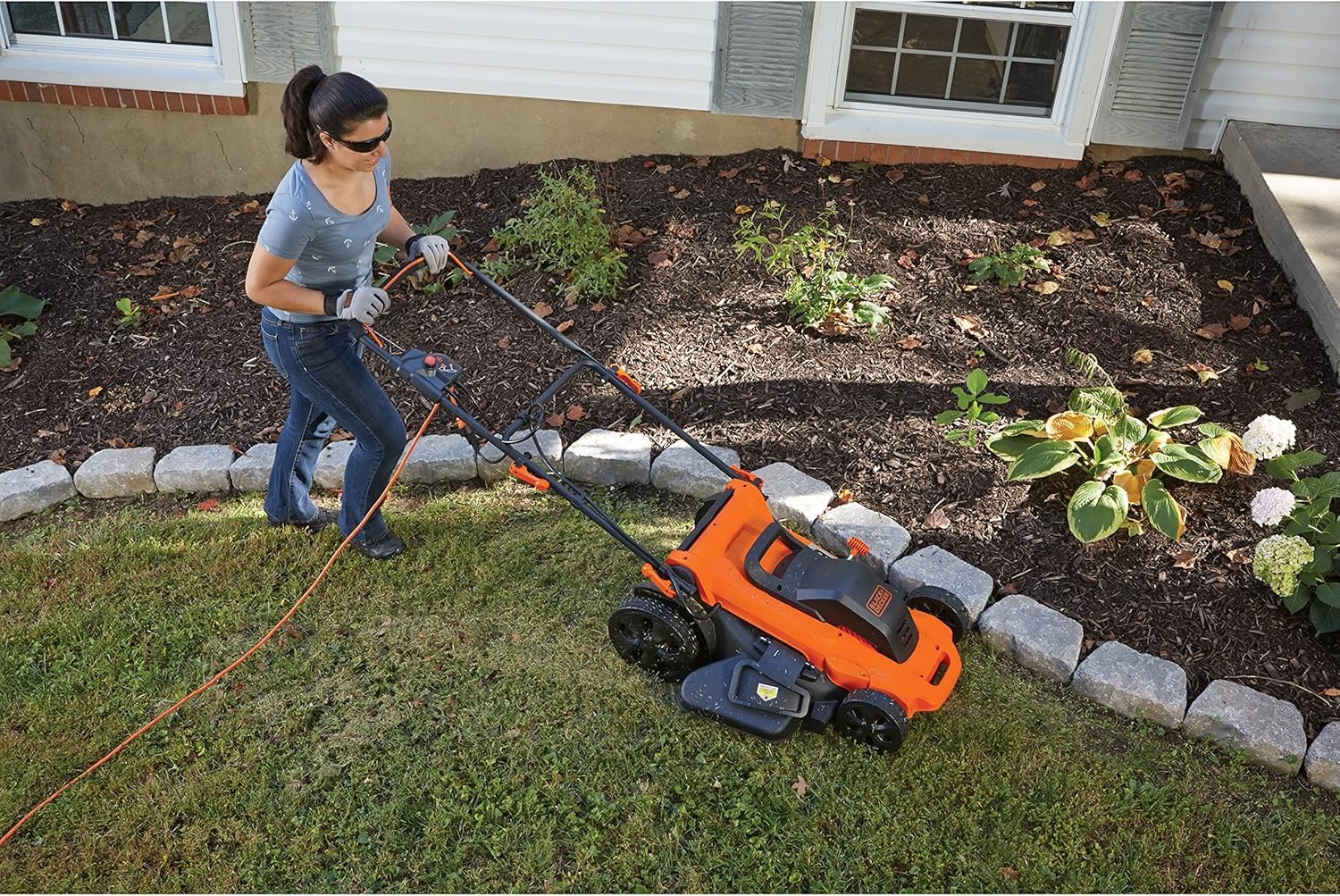 BLACK+DECKER, Attrezzature da giardino - Tosaerba elettrico 2000 W, sbraccio 48 cm. LM2000-QS