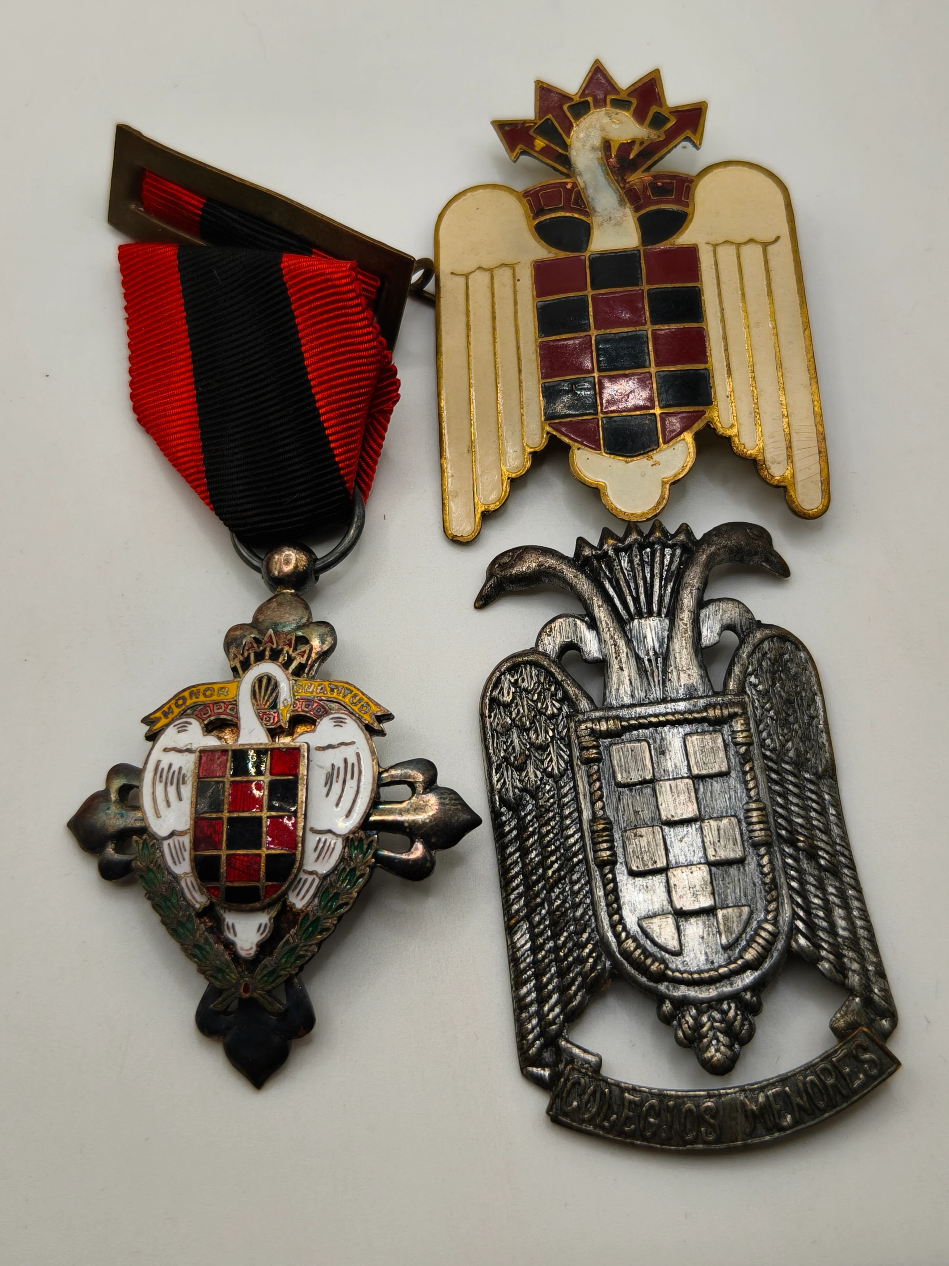 Lote insignias Falange Juvenil. ��poca Franco.