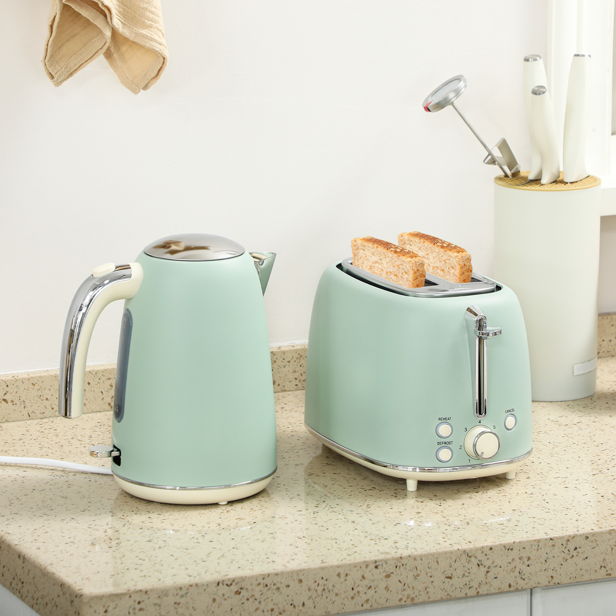 HOMCOM Set Wasserkocher und Toaster, Edelstahl-Wasserkocher 1,7 L und 2200 W und 2-Scheiben Toaster, grün