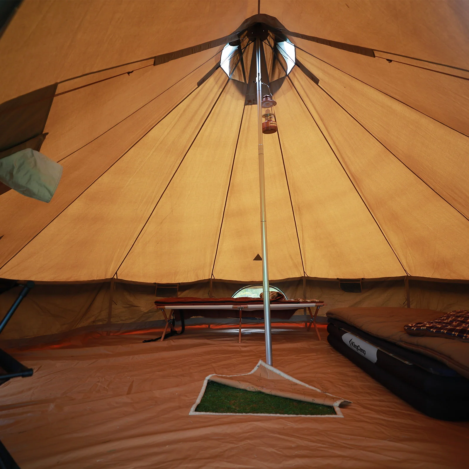 2025 KingCamp Khan 500 – Ampia tenda tipi per 8 persone con tessuto tecnico misto cotone, ventilazione flessibile e montaggio rapido