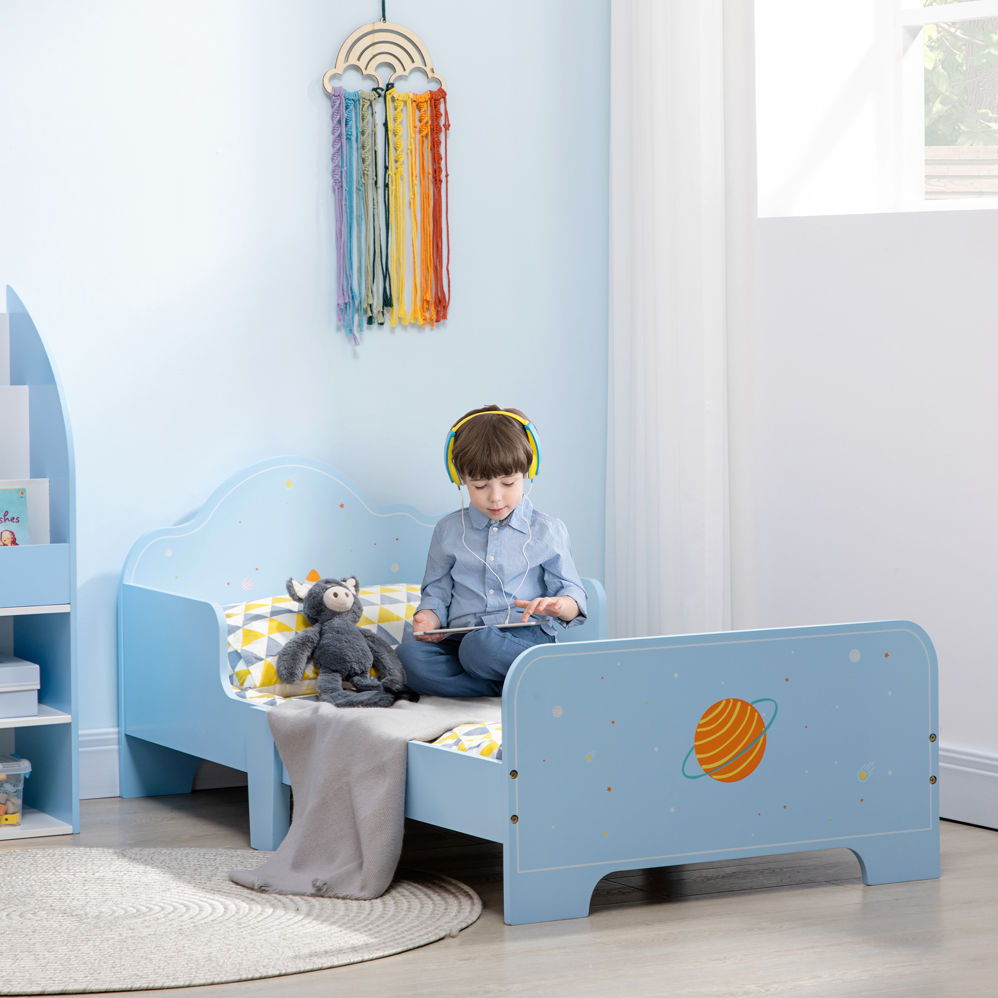 ZONEKIZ Kinderbett mit Seiten und Weltraum-Motiv, Alter 3-6 Jahre, 143x74x59 cm, Blau