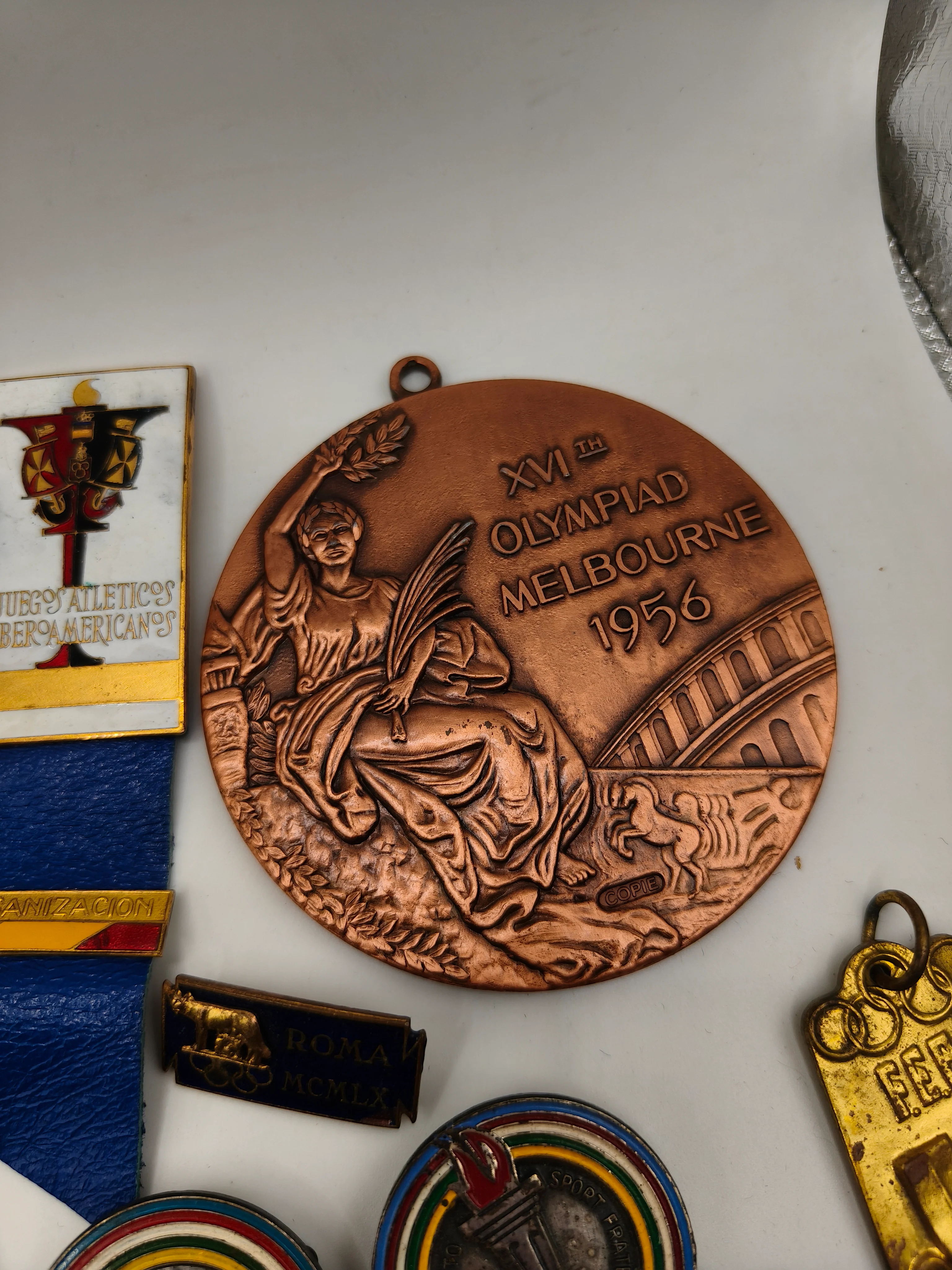 Lote Ol��mpico medallas e insignias