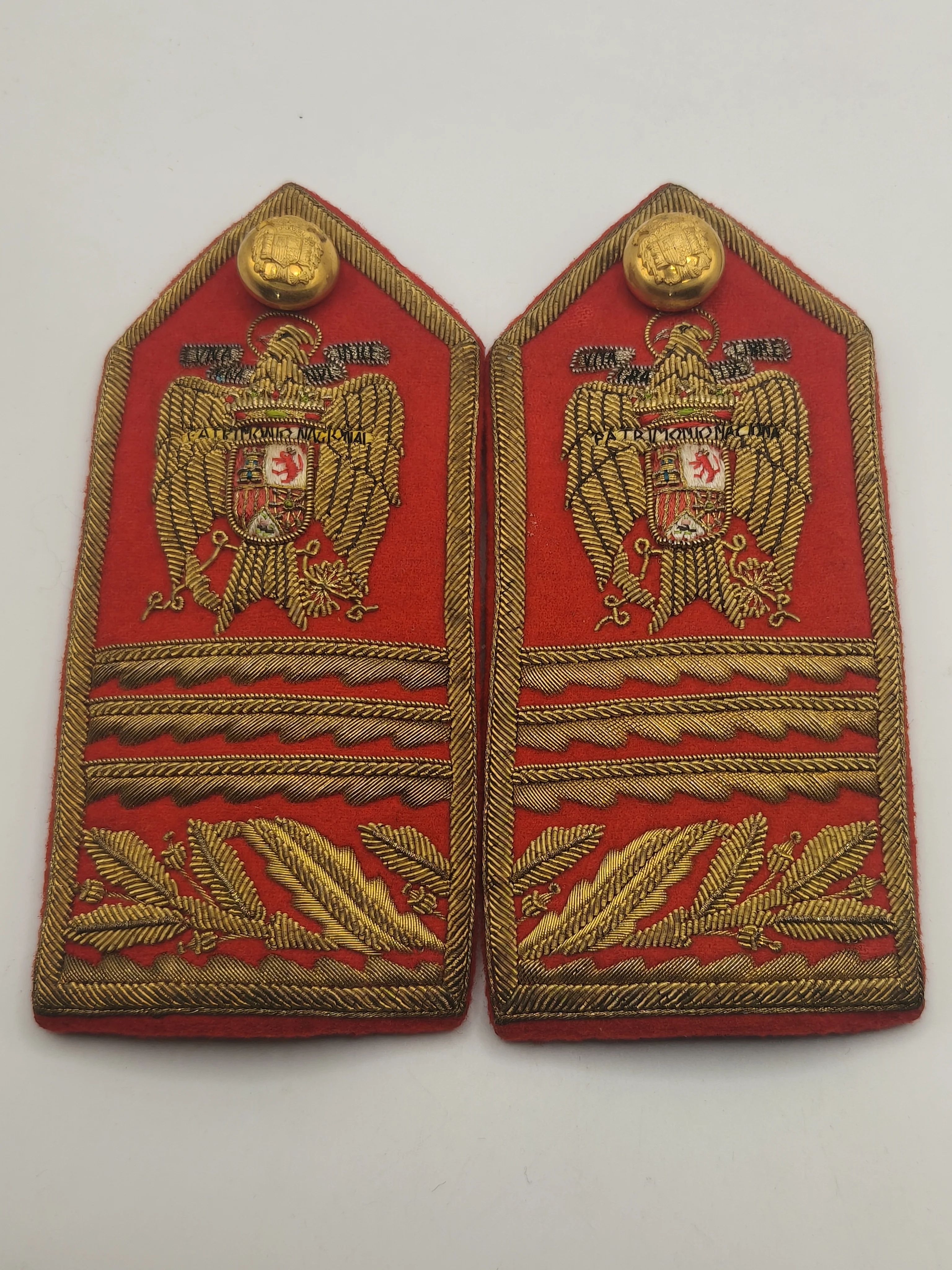 Spanish diplomatic epaulettes. Goldwork