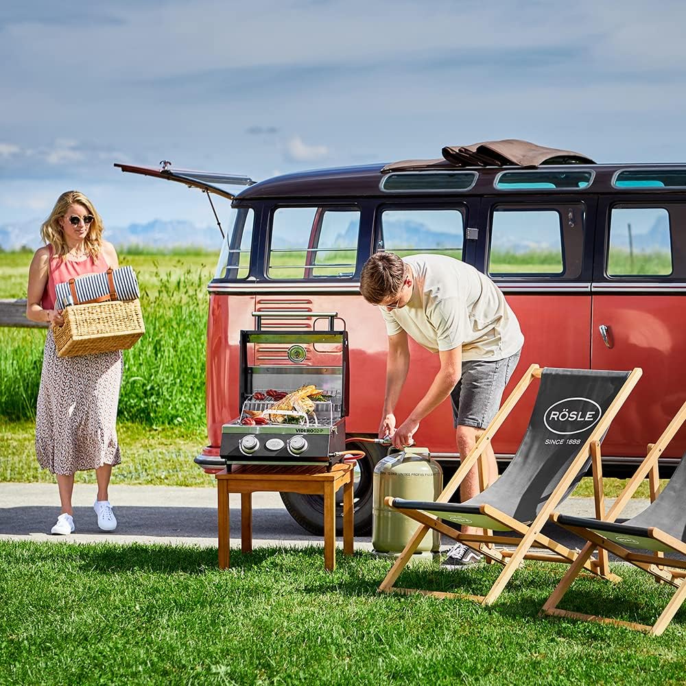 RÖSLE Gasgrill BBQ-Portable VIDERO G2-P, tragbarer Tischgrill mit 2 Edelstahlbrennern, Warmhalterost und Deckel mit Glaseinsatz sowie Deckelthermometer, pulverbeschichteter Stahl, 50 mbar, schwarz