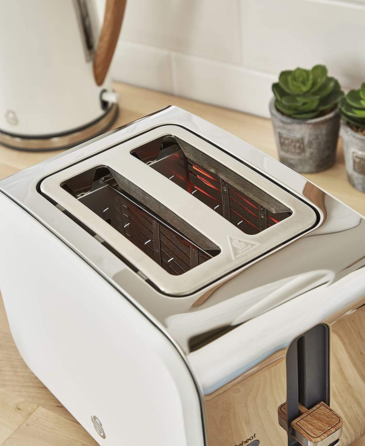 Swan Nordic 20 L digitaler Mikrowellenherd, 6 Leistungsstufen, 800 W Leistung, 30-Minuten-Timer, einfache Reinigung, Abtaumodus, modernes Design, Griff in Holzoptik, mattwei