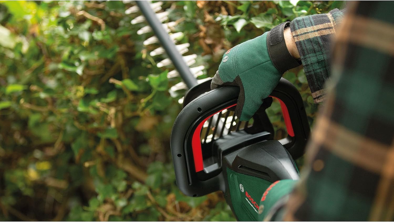 Bosch Akku-Heckenschere AdvancedHedgeCut 36V-65-28 (1x 2,0-Ah-Akku, 36-Volt-System, Messerlnge 65 cm, im Karton) - Testnote: sehr gut (Magazin: selbst ist der Mann)