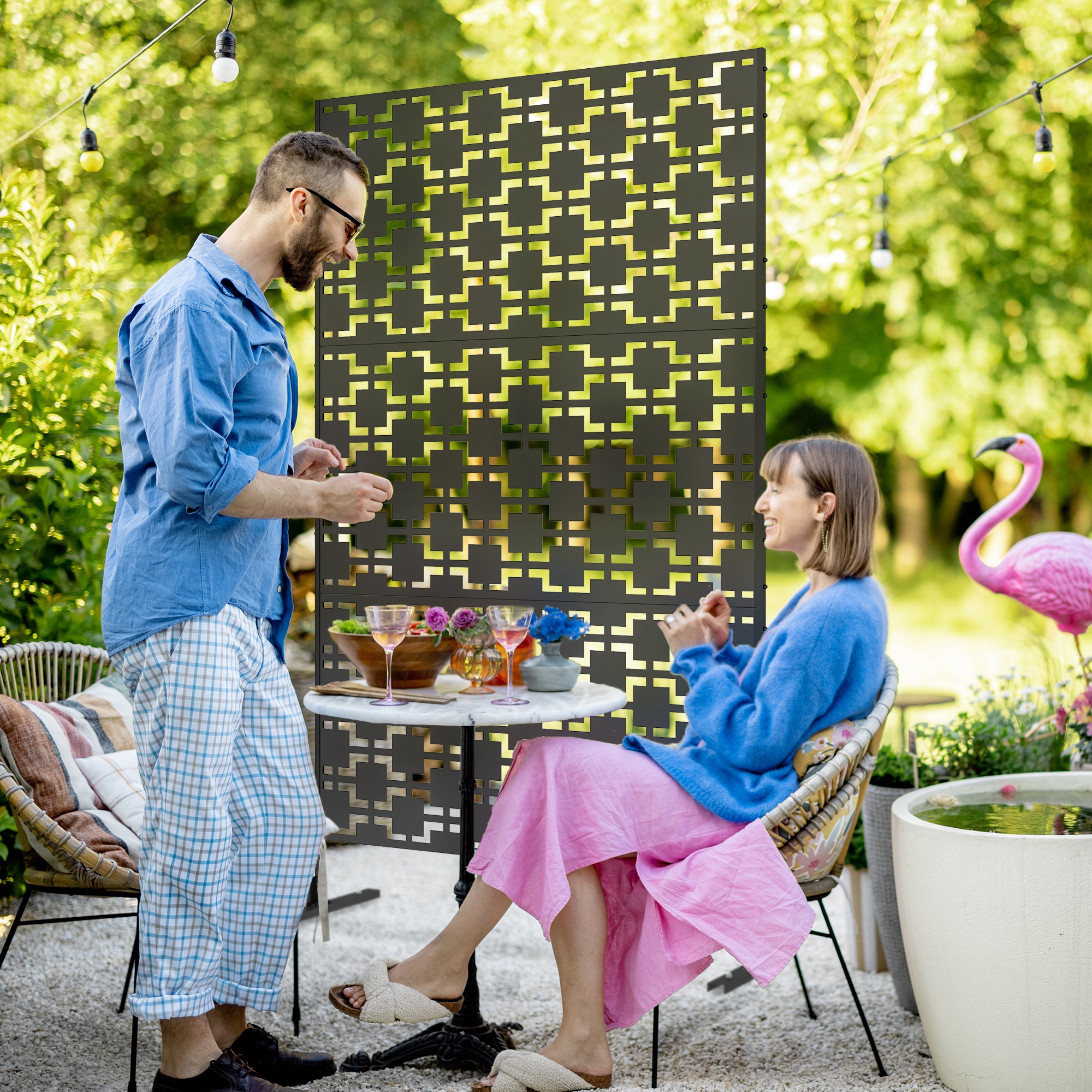 Outsunny Dekorativer Windschutz aus Metall mit geometrischem Design - 122 x 45 x 198 cm, Schwarz