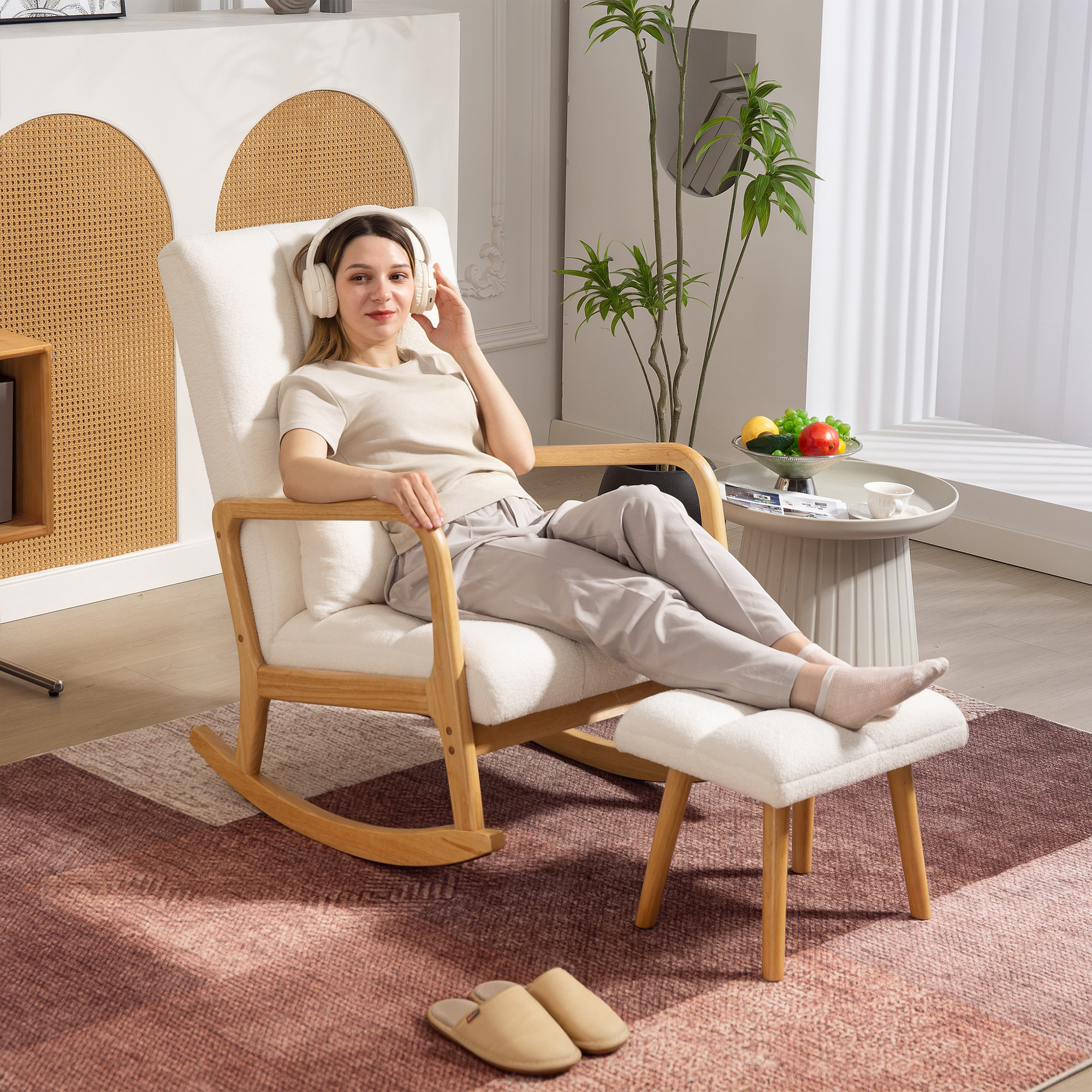Schommelstoel met Voetensteun, Fleece-Bekleding, Hoge Rugleuning, Houten Poten, Voetpads, Wit