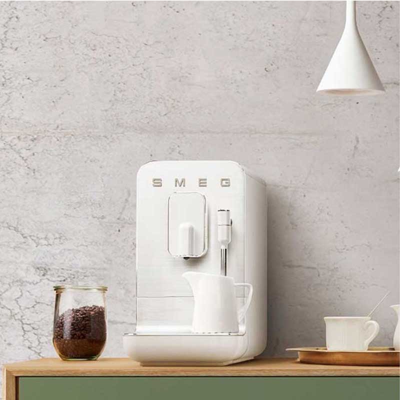 Smeg Macchina da caffe Bianca Automatica BCC12WHMEU