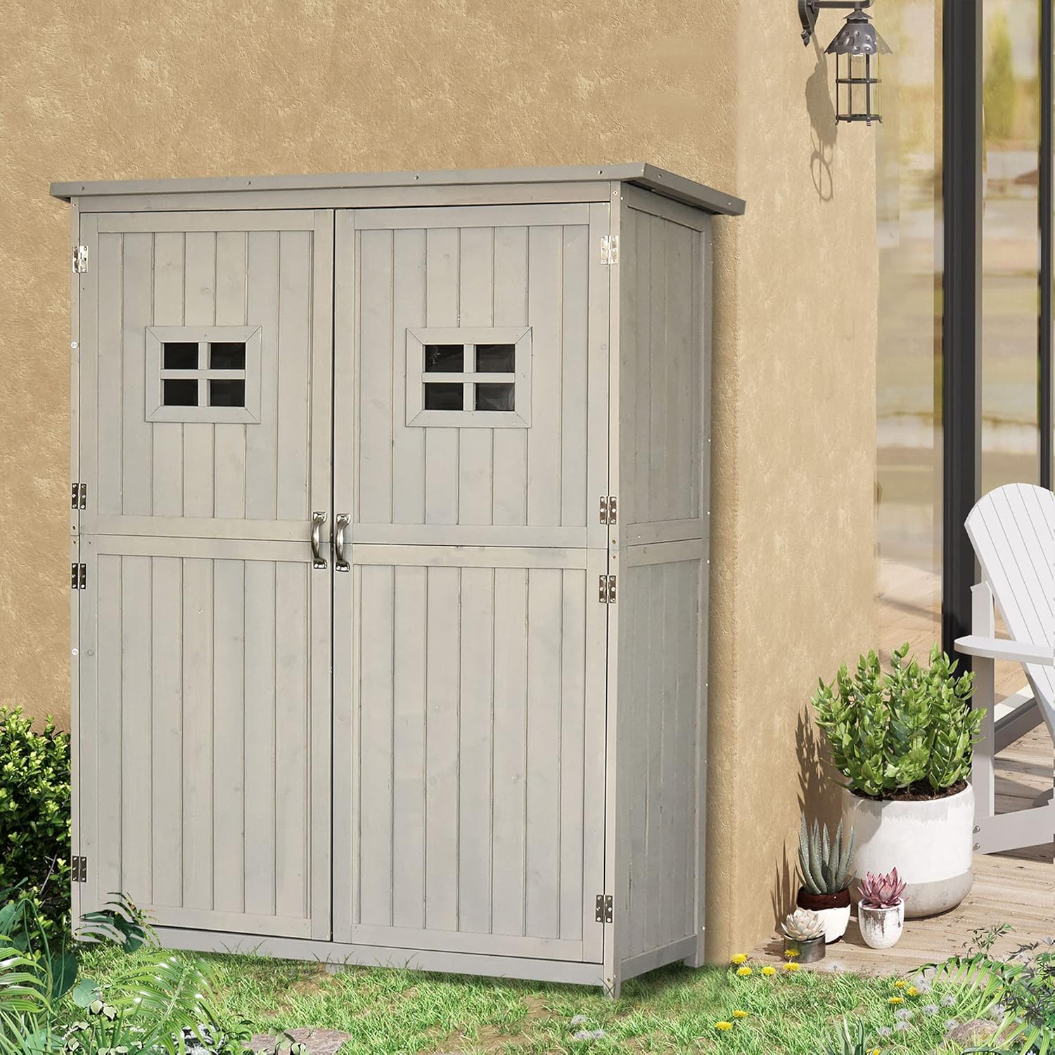 Outsunny Casetta da Giardino in Legno di Abete con Porta Doppia, Capanno Attrezzi con Mensole e Finestre, 127.5x50x164cm Grigio Chiaro