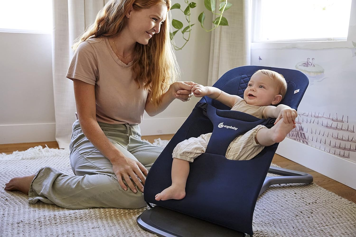 Ergobaby 3-in-1 Evolve Bouncer, Ergonomische wipstoel voor baby's vanaf de geboorte tot peuters, Babyschommel met zitverkleiner voor pasgeborenen (2,5 kg - 13,2 kg), Cream