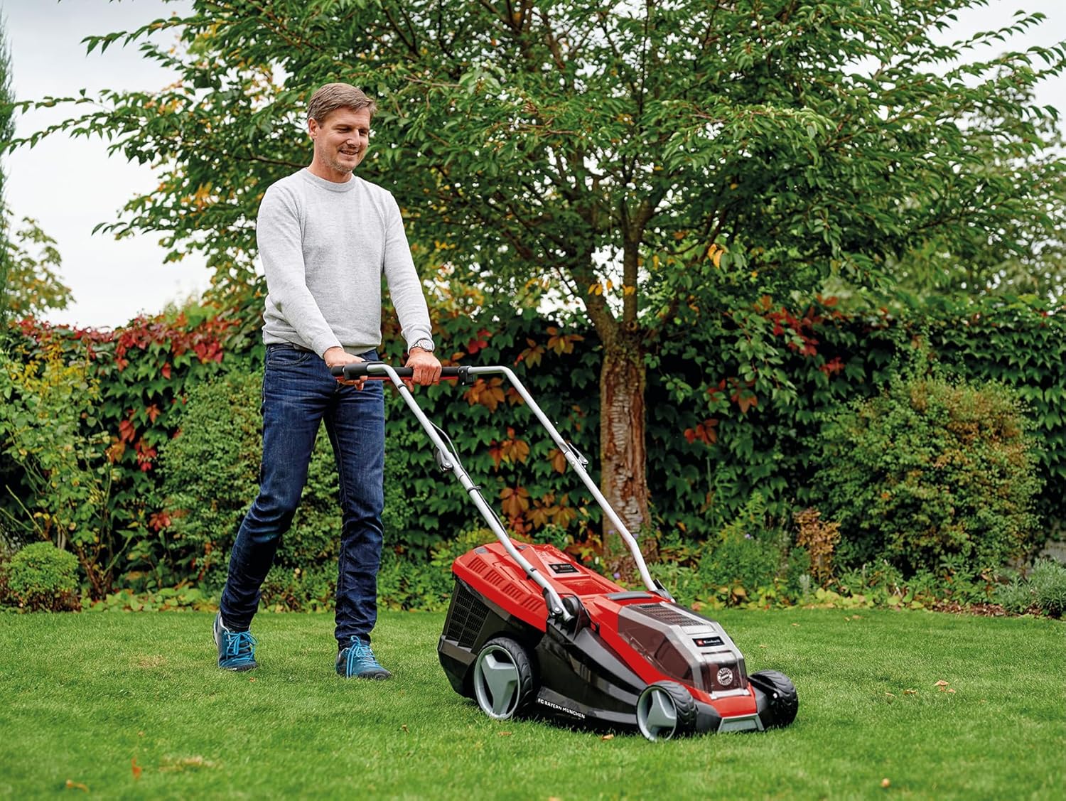 Einhell Akku-Rasenmäher GE-cm 36/36 Li Kit FC Bayern Power X-Change (36 V, 36 cm Schnittbreite, bis 400 m², Brushless, 25-75 mm Schnitthöhe, inkl. 2X 4 Ah Akku und 2X Ladegerät)