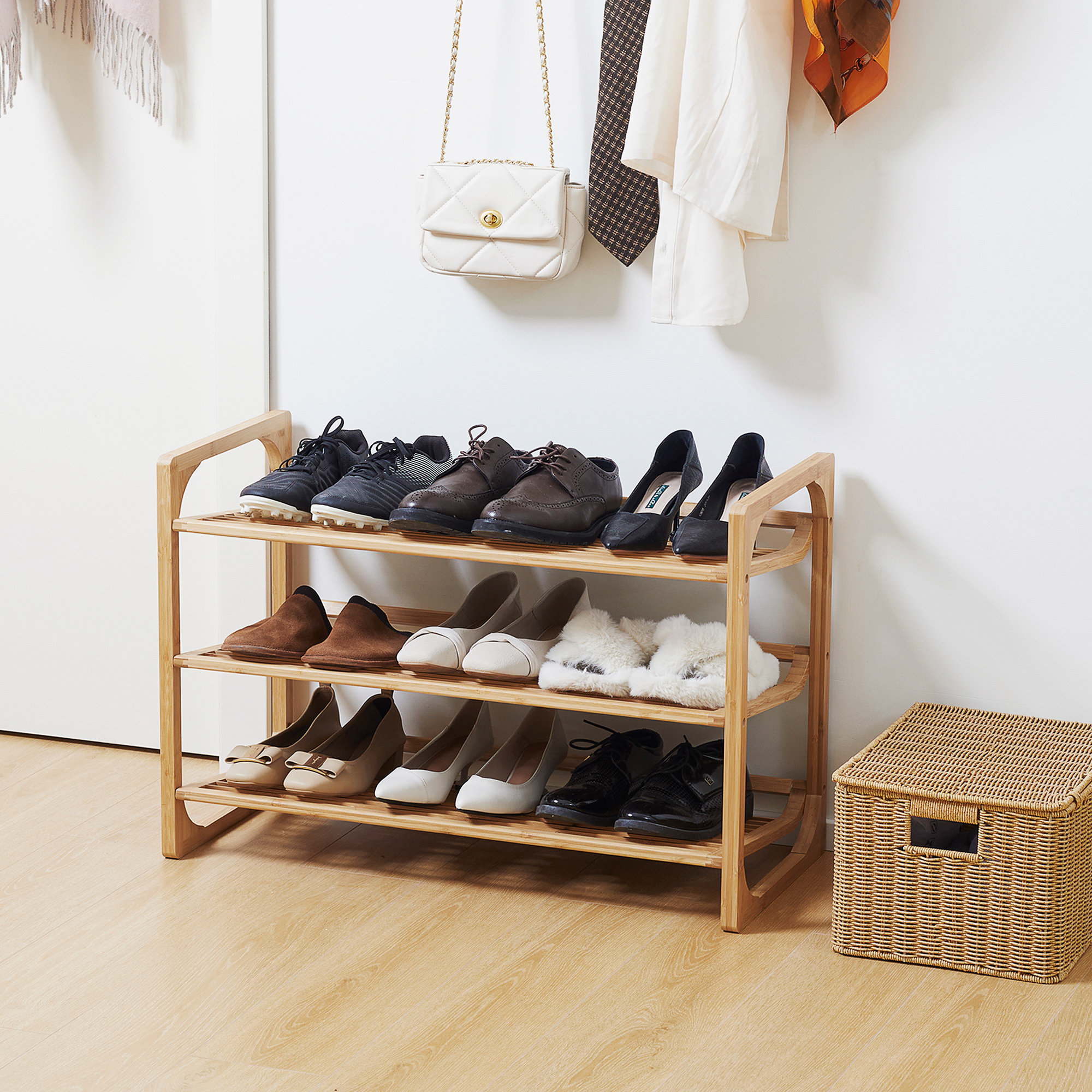 HOMCOM Schuhregal für 9 Schuhpaare, 3 Etagen, erhöhte Kanten, Bambusholz, 76 x 33 x 51 cm