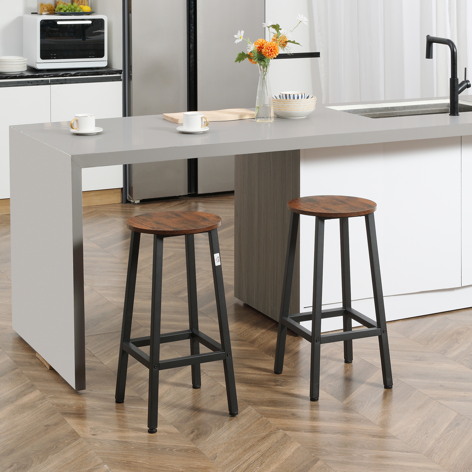 HOMCOM Set aus 2 modernen Barhockern, Höhe 65 cm mit Fußstütze - rötlich braun und schwarz