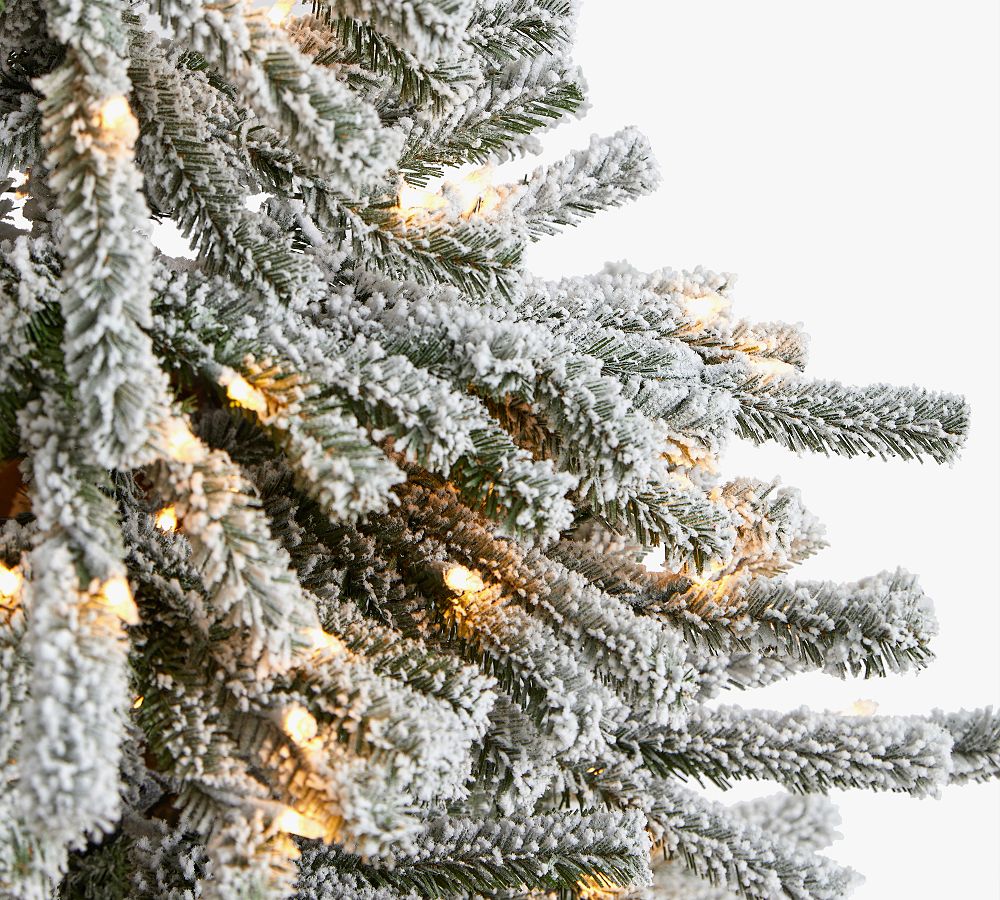 Lit Long Vermont Pine Artificial Christmas Tree   tiaotiao