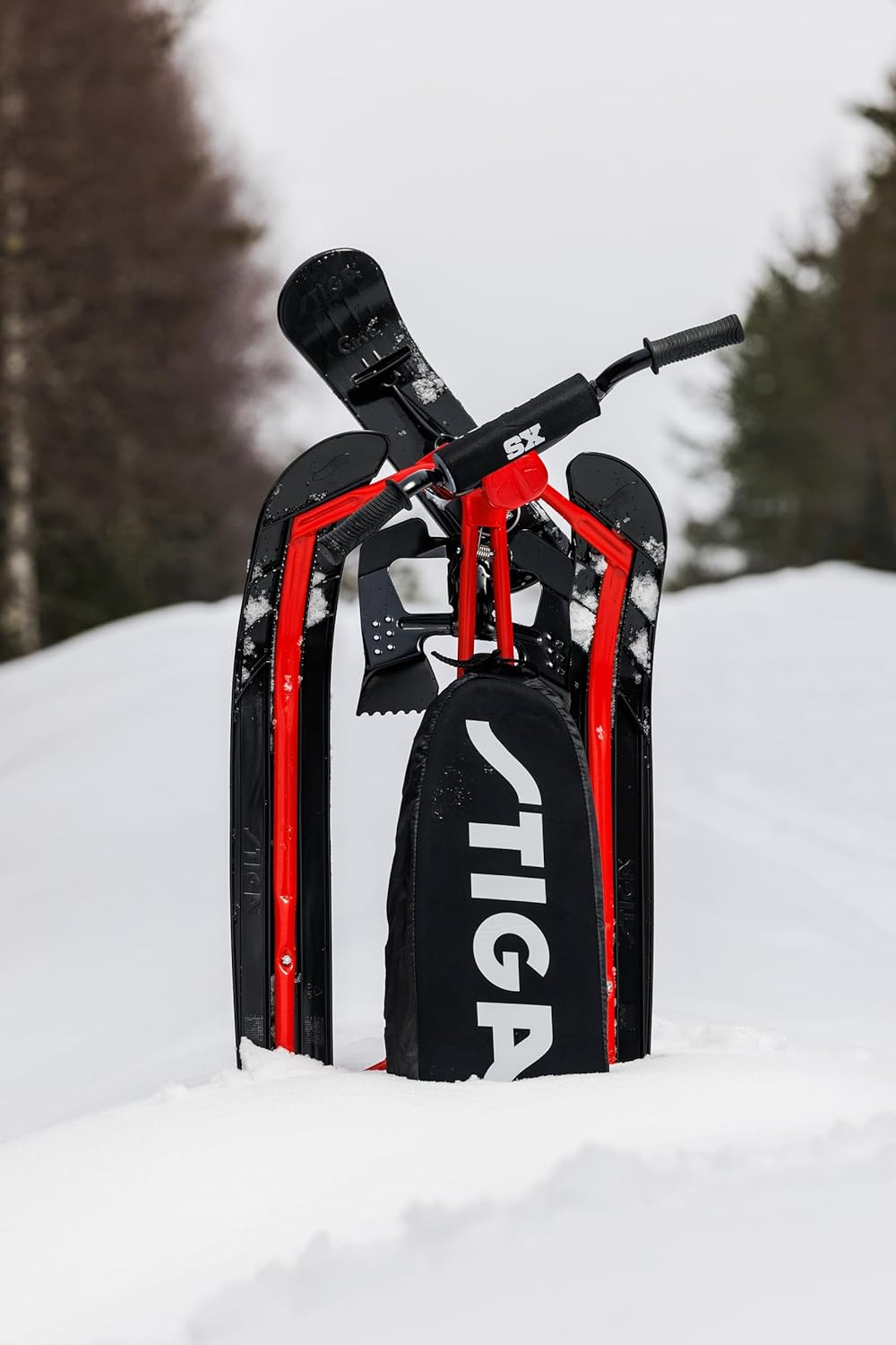 STIGA Snowracer Curve SX – Robuster Schlitten mit BMX-Lenker, Stahlrahmen, Bremse und Zugseilwinde – Lenkschlitten für Kinder ab 7 Jahren und Erwachsene, Max. 90 kg