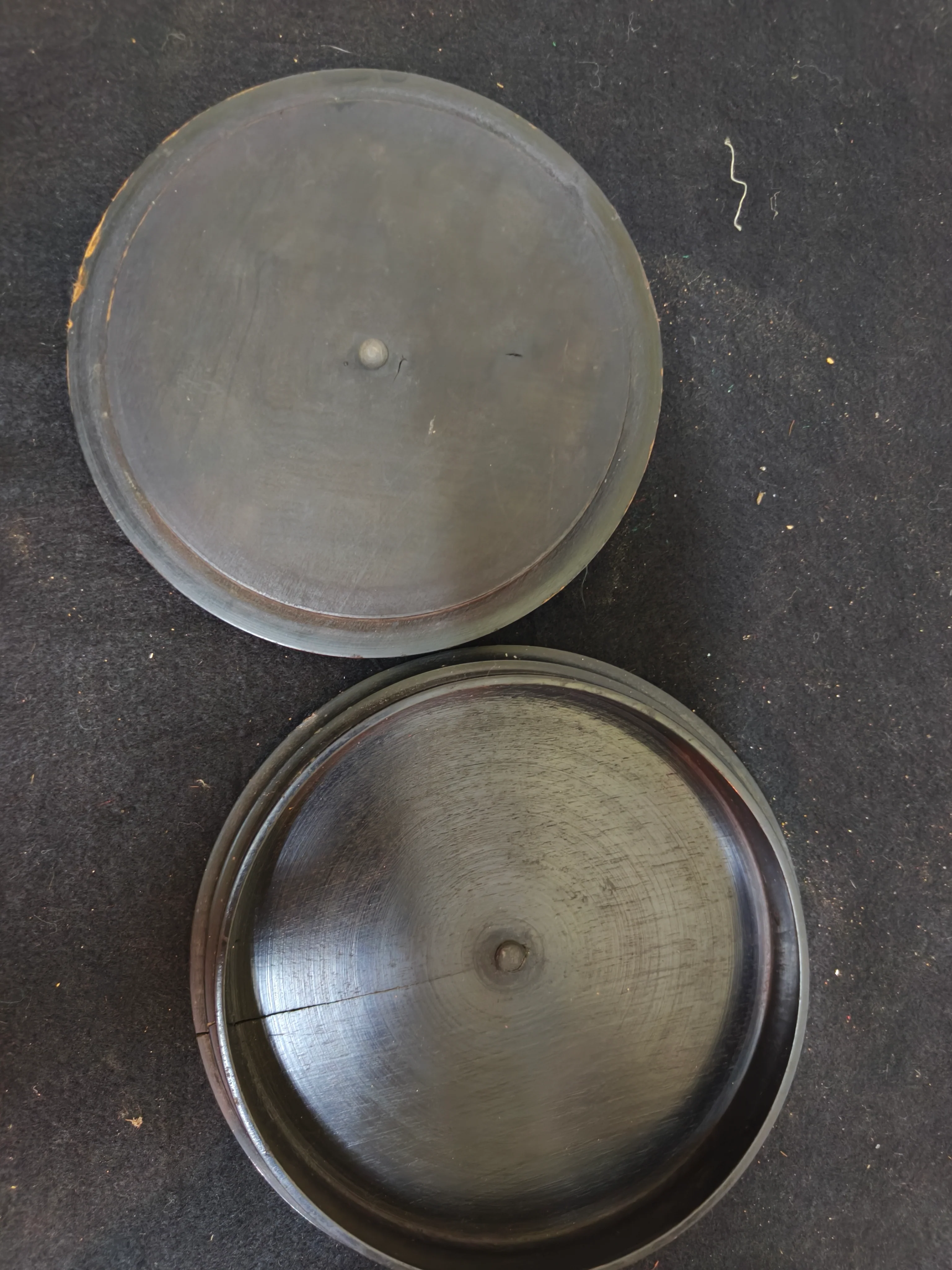 Caja Falange Espa?ola. ��poca Franco. Madera noble