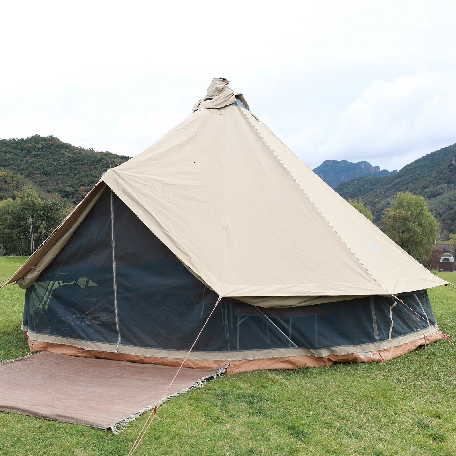2025 KingCamp Khan 500 – Ampia tenda tipi per 8 persone con tessuto tecnico misto cotone, ventilazione flessibile e montaggio rapido