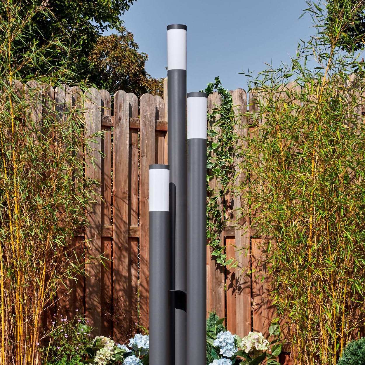 HOFSTEIN Wegeleuchte Sessa, Außenwegeleuchte aus Metall/Kunststoff in Anthrazit/Weiß, moderne Außenleuchte für Garten, Außenbereich, Hof, Terrase, Höhe 170 cm, 3 x E27, IP44