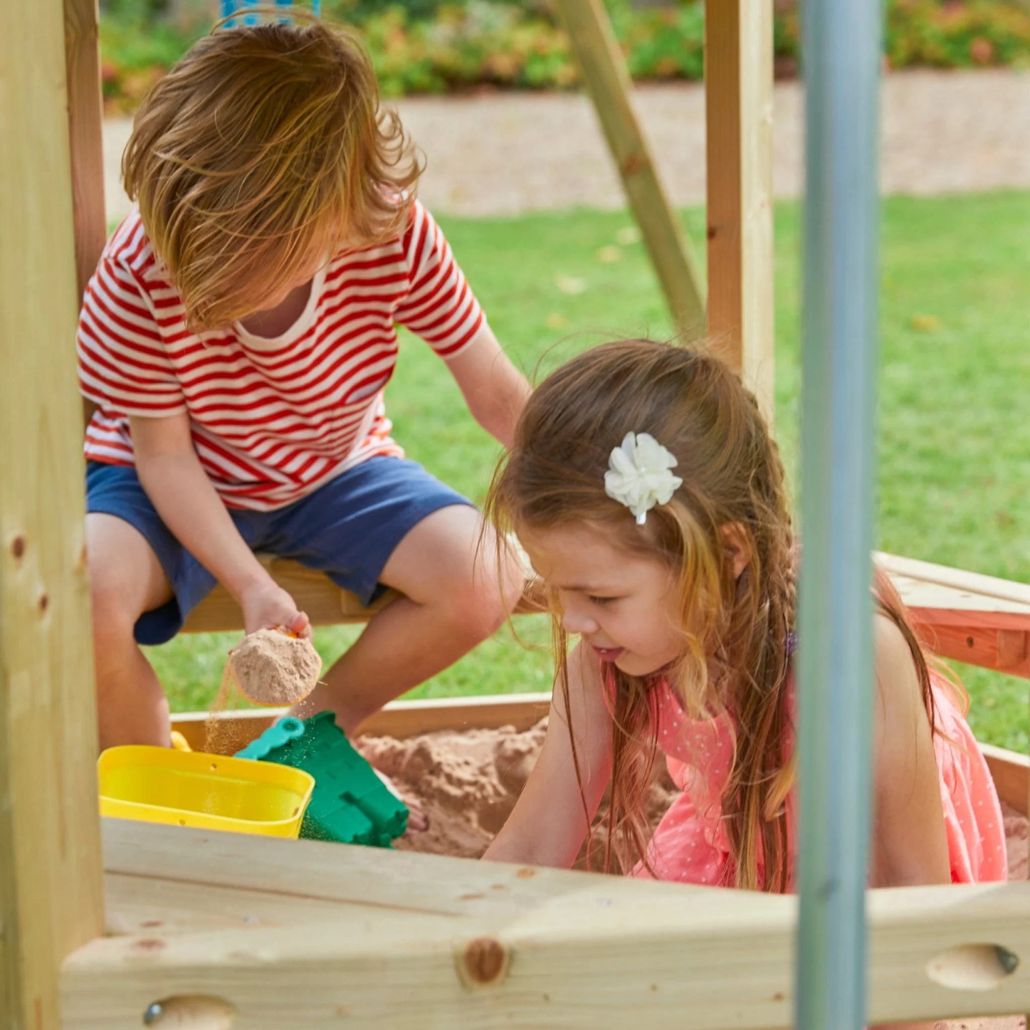 TP Castlewood Ludlow Houten Klimrek met Enkele Schommel en Glijbaan ?C FSC? gecertificeerd
