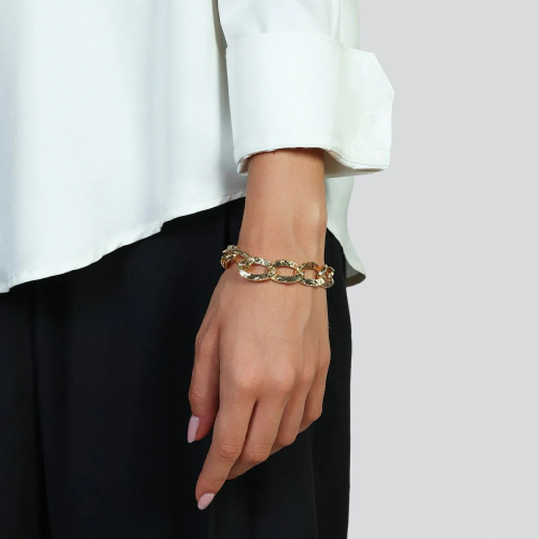 Bracciale Unoaerre dorato maxi catena finitura martellata 6651