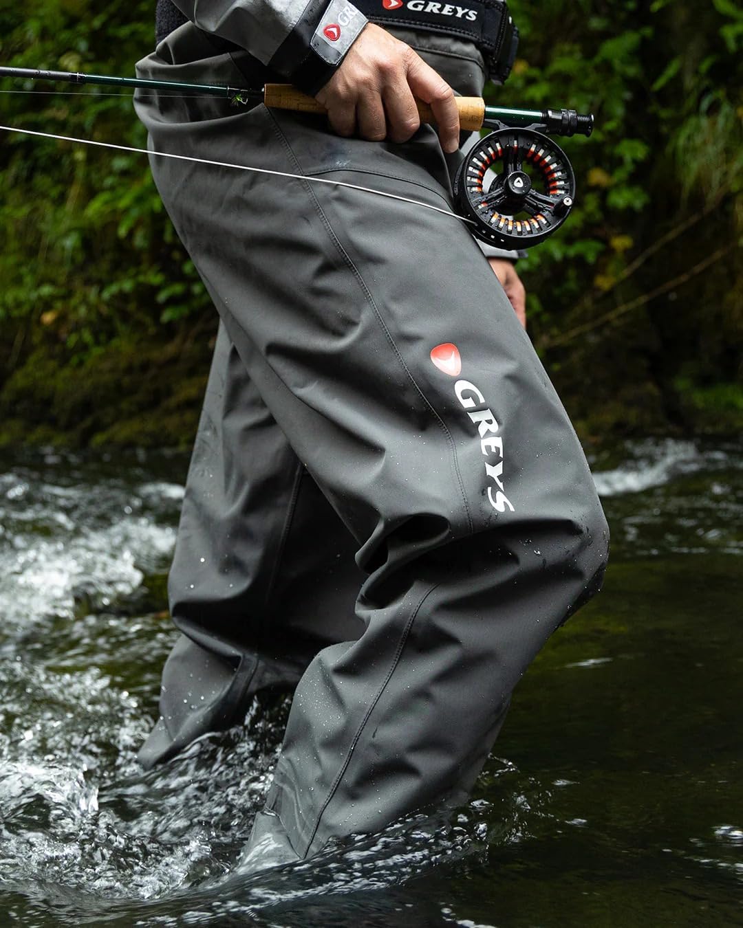 Greys Tital Wathose Mit Neoprenfüßen | Atmungsaktive Wasserdichte Fliegenfischer- & Jagdwathose | Maximale Bewegungsfreiheit | 20.000mm Membran | Verstellbare Träger | Mehrere Größen