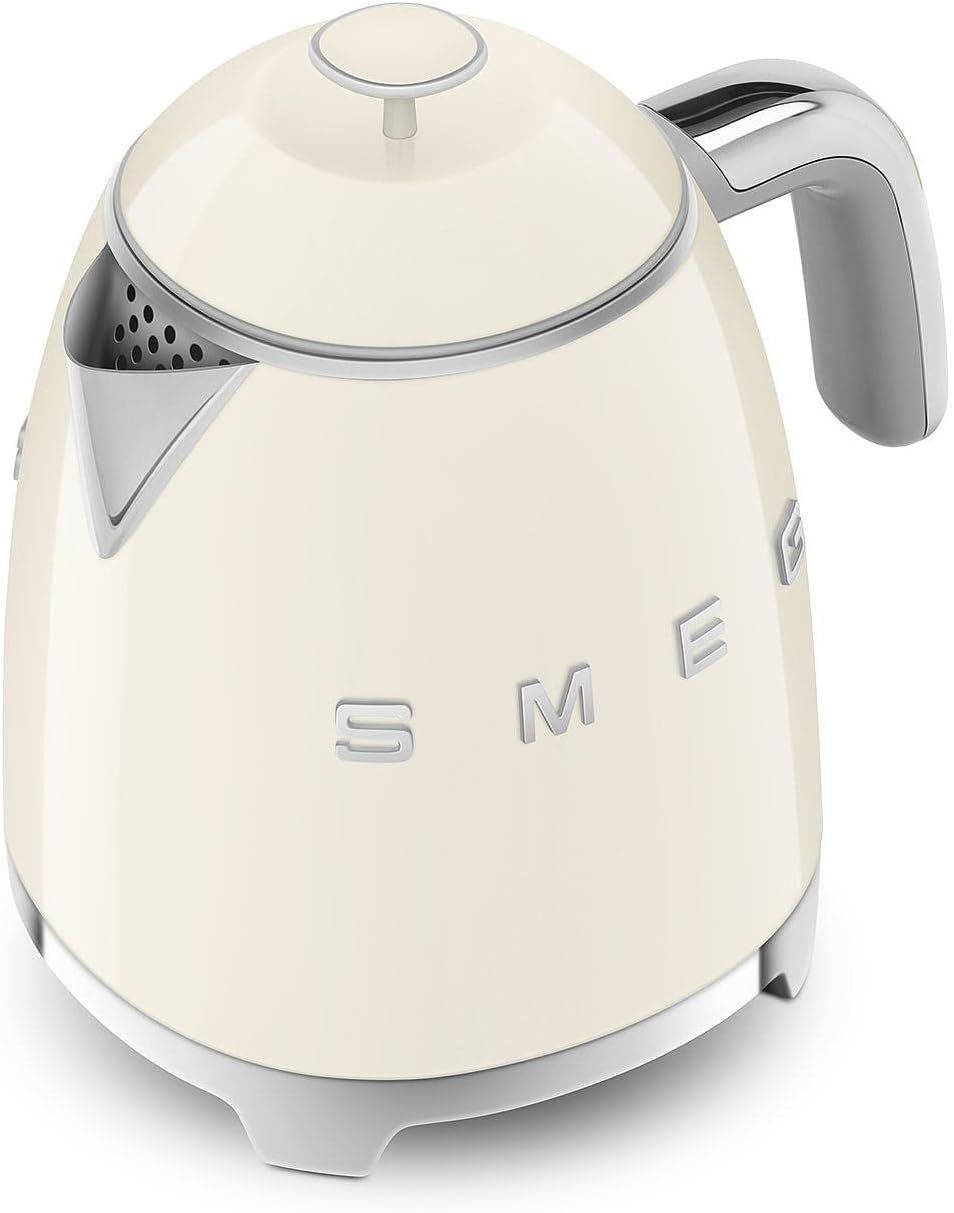 Smeg, Bollitore Elettrico Piccolo KLF05CREU 0,8 L, Filtro Acciaio Inox, Autospegnimento di Sicurezza, Indicatore Livello Acqua, Base Antiscivolo e Avvolgicavo Integrato, Potenza 1400W, Panna