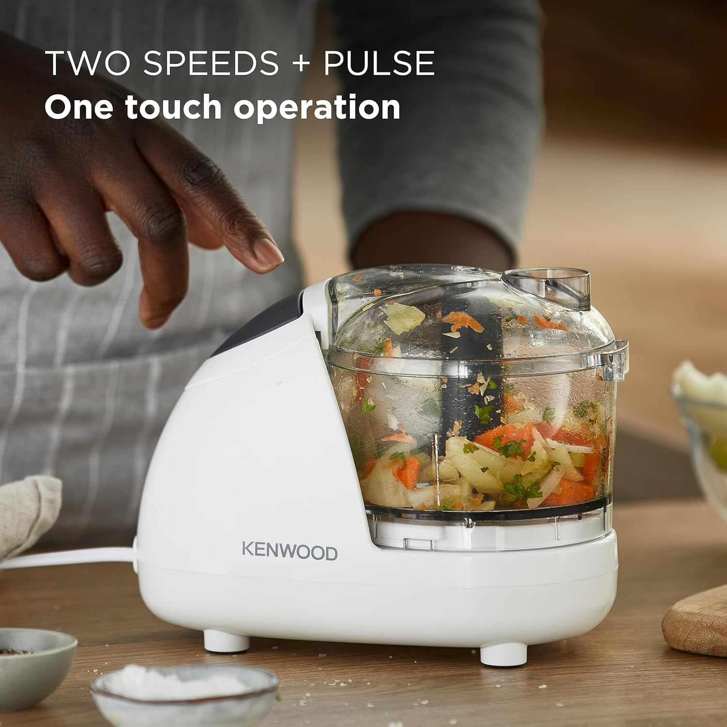 Kenwood Chopper CHP61.100WH, Potenza 500W, Ciotola da 0.5L, 2 velocità, Sistema a quattro lame, Anello antiscivolo per la stabilità del tritatutto, Lavabile in Lavastoviglie, Bianco/SIlver