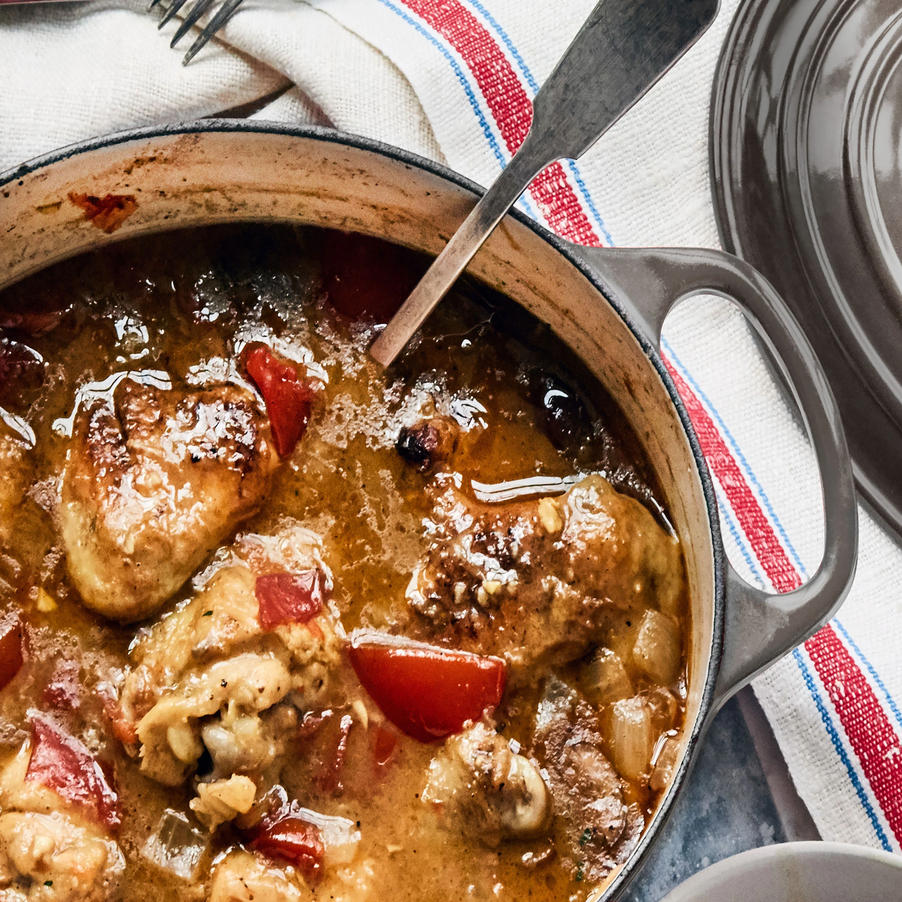 Le Creuset Signature – Forno Olandese Rotondo e Largo in Ghisa Smaltata da 6,75 qt, colore Oyster, con Pomello in Rame