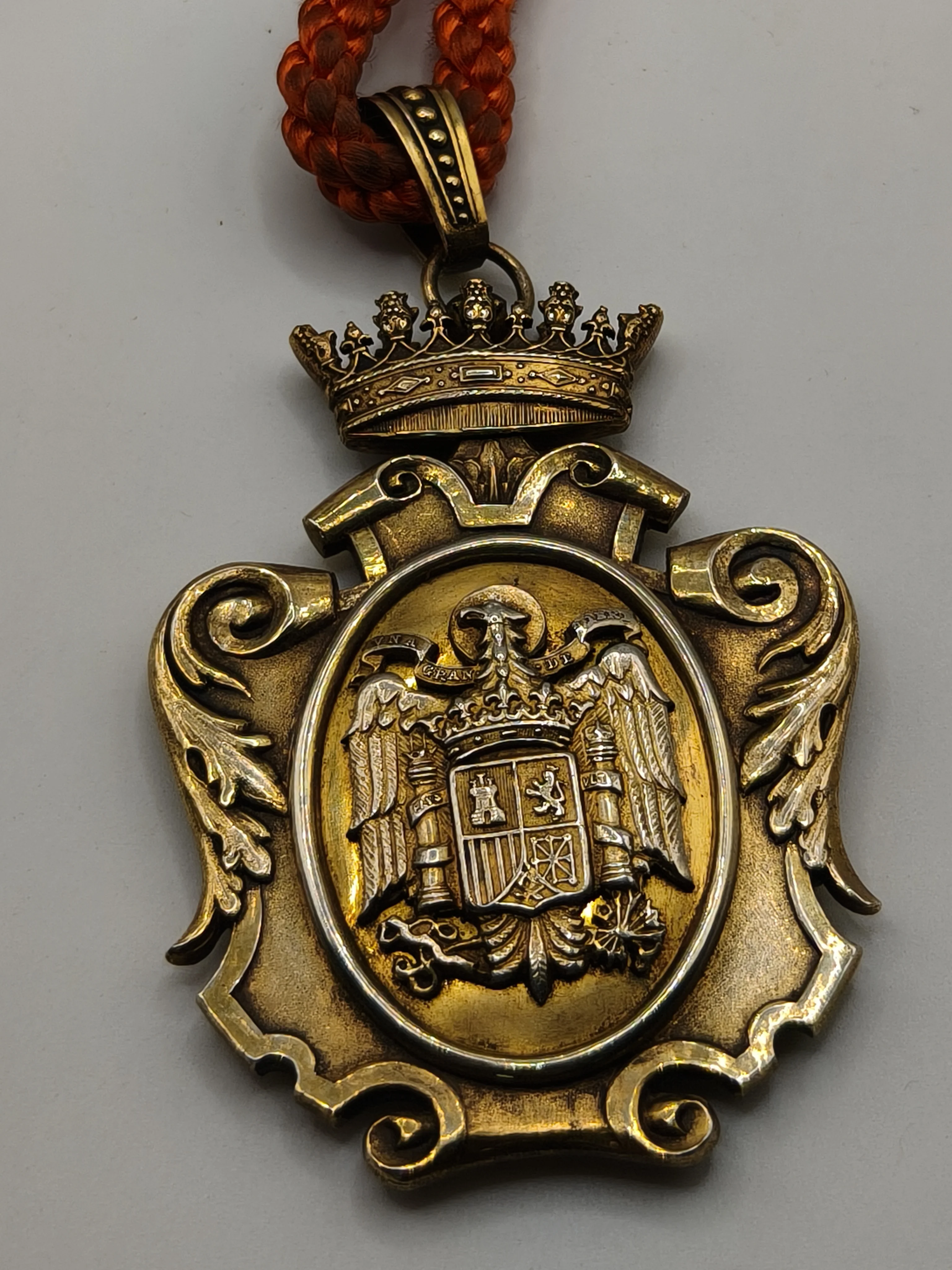 Medalla Claustro extraordinario . ��poca Franco. Plata dorada