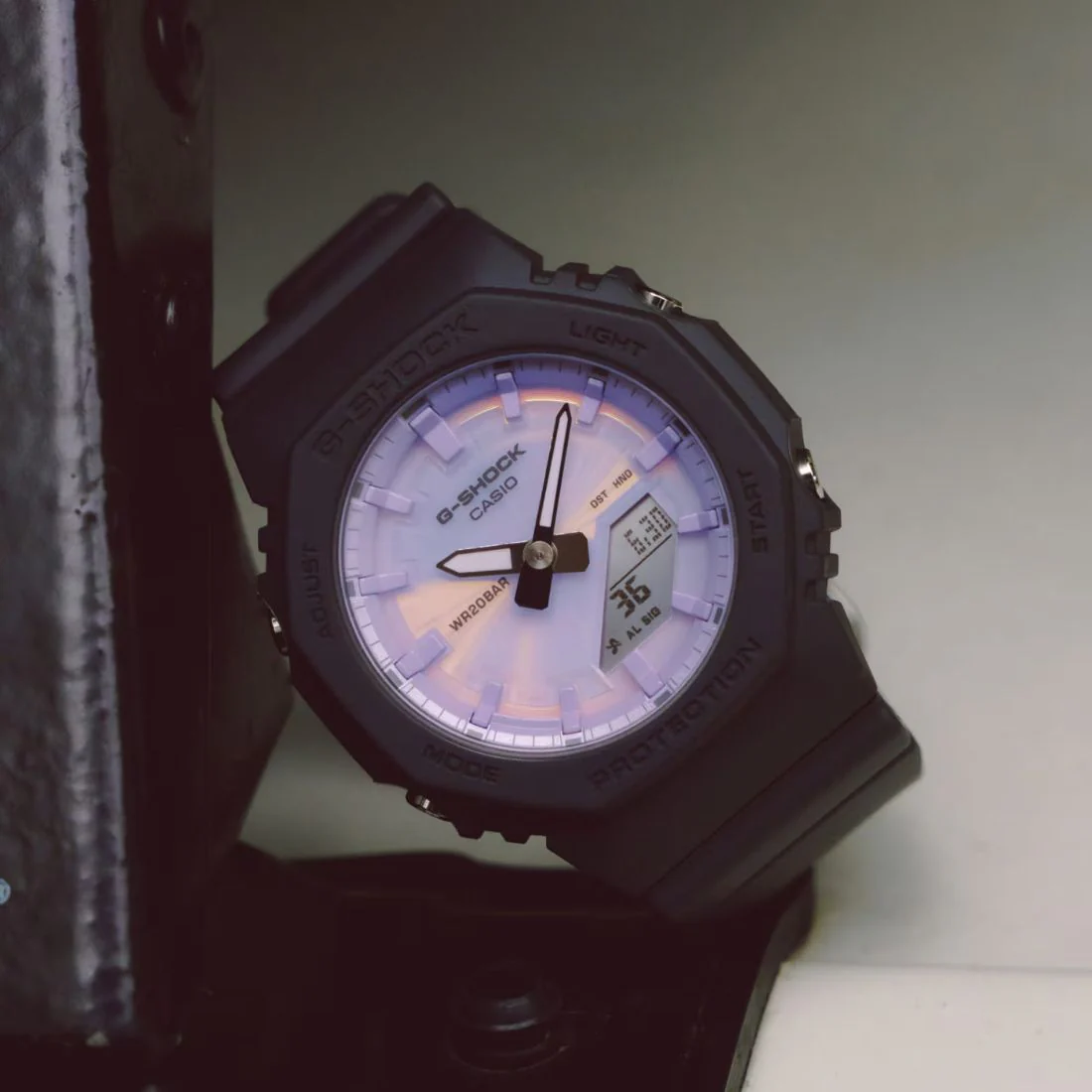 G-Shock da donna GMA-P2100PC-1AER nero quadrante iridescente