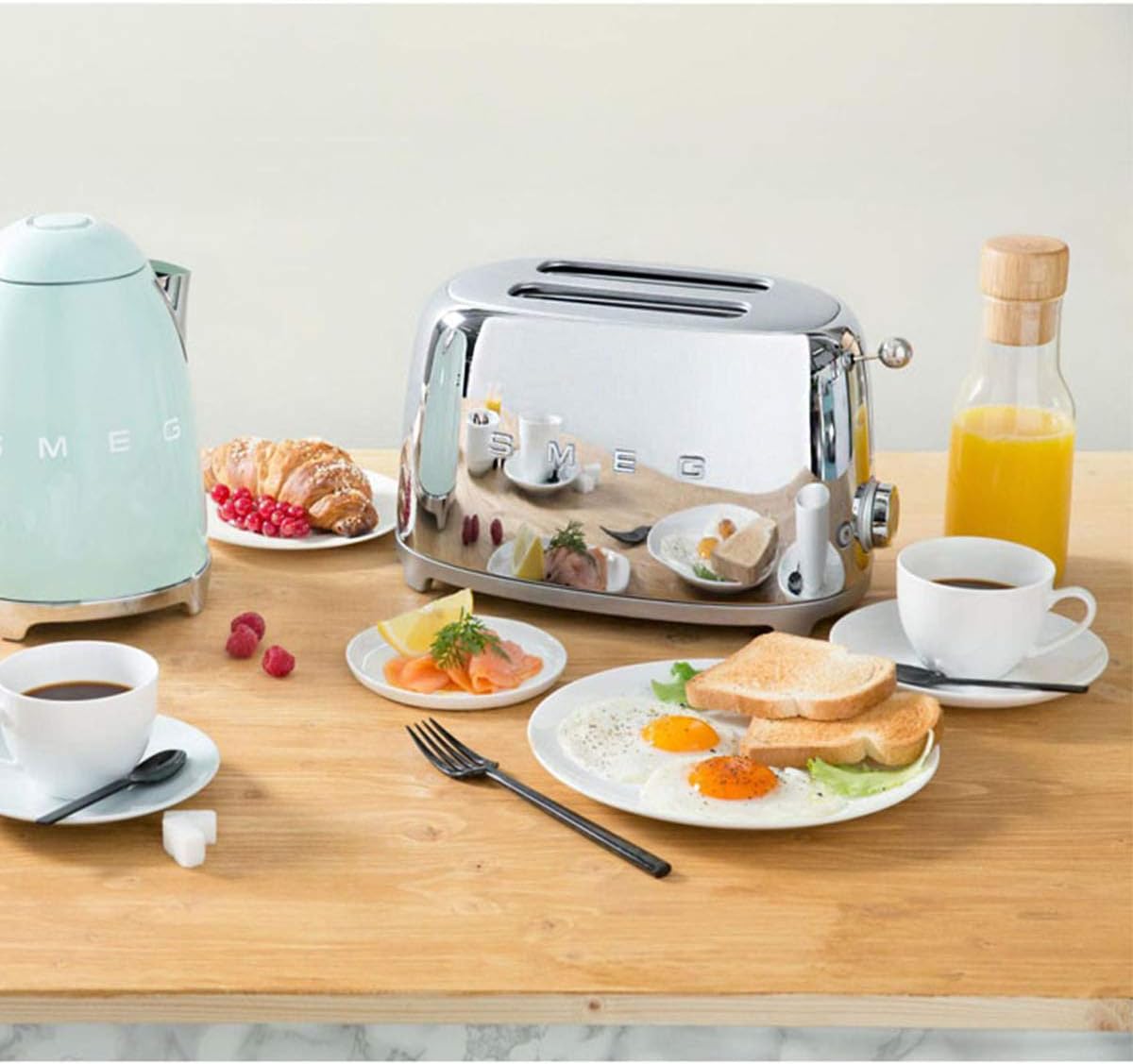 Smeg, 2x2 TSF01SSEU -Toaster, 2 Schlitze für 2 Scheiben, 6 Vergoldungsniveaus, Heizfunktion, Abtau- und Bagel- Funktion, Sammelschublade, 950W, Chrom
