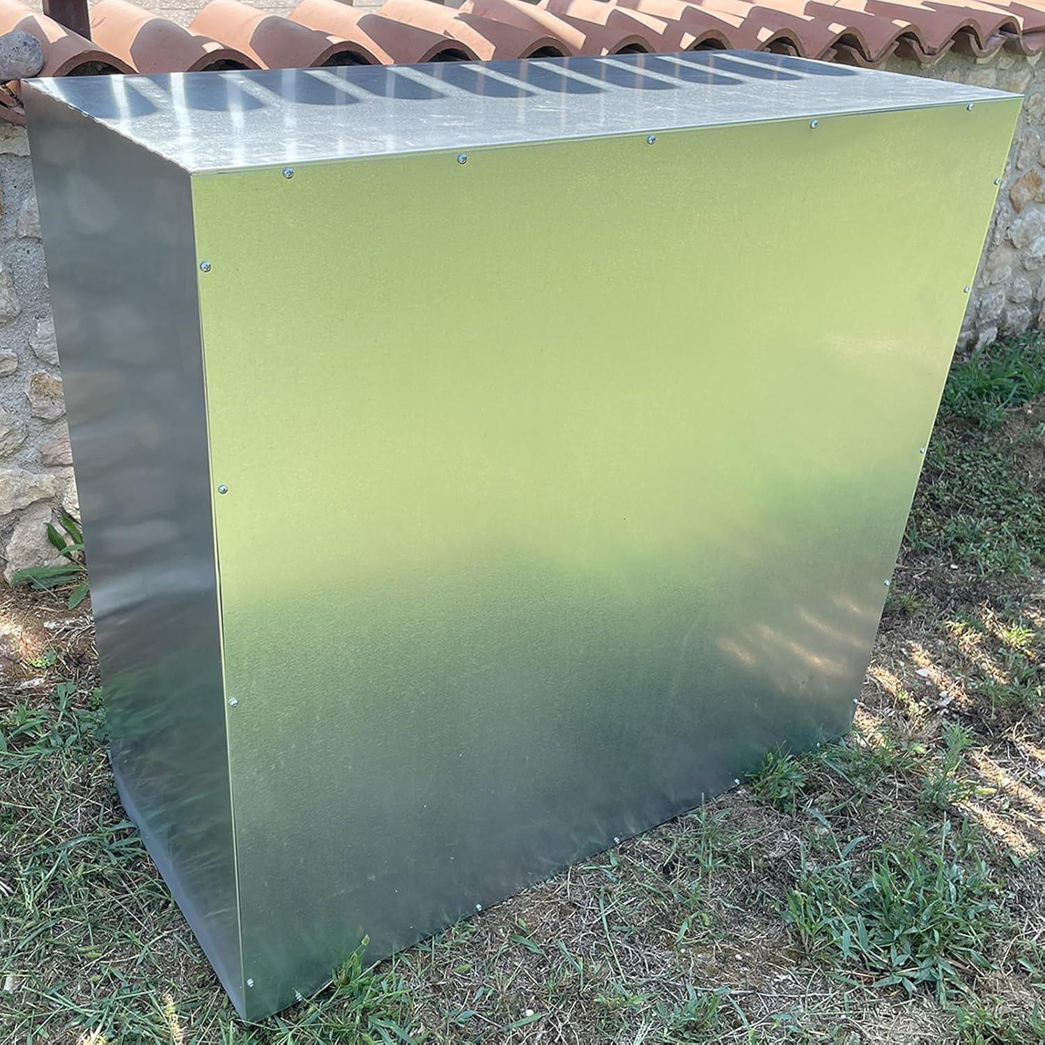 2 Outdoor Gas Cylinder Cabinet, Two Doors Galvanised Steel Reinforced with Ventilation, Secure Closure for Storage of 10-25 kg, Resistant to Atmospheric Agents