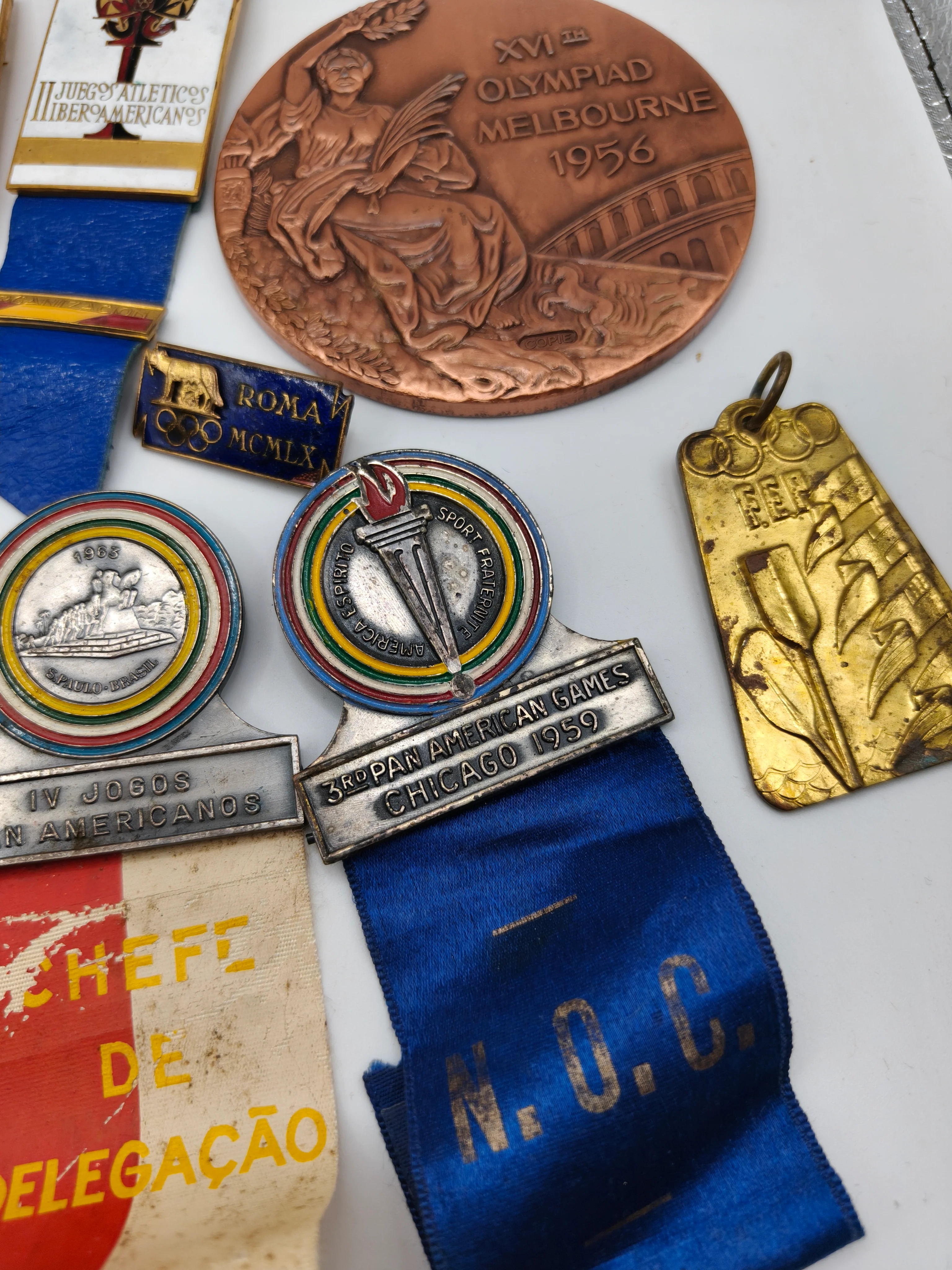 Lote Ol��mpico medallas e insignias