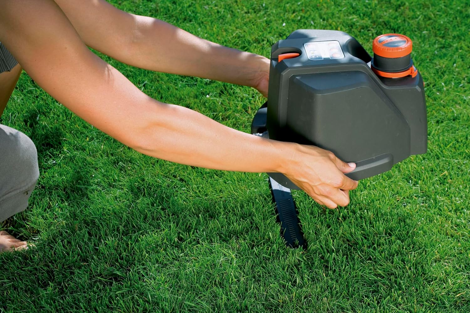 Gardena Comfort veelvlakssproeier AquaContour Automatic: vlakberegening voor de individuele besproeiing van bijna elke tuinomtrek, eenvoudig te programmeren, reikwijdte 2,5-10,5 m (8133-20)
