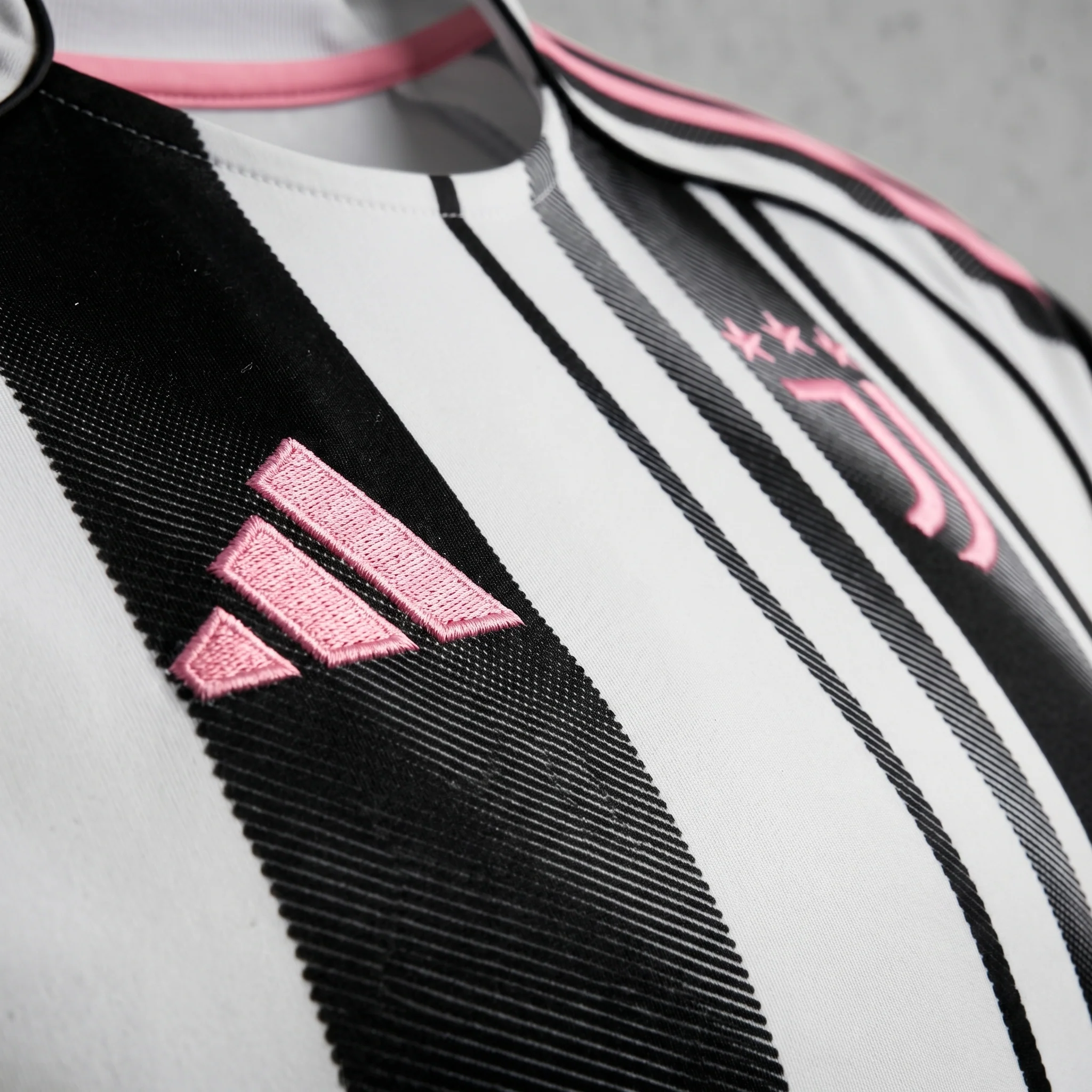 Juventus 25/26 Kids Home Jersey