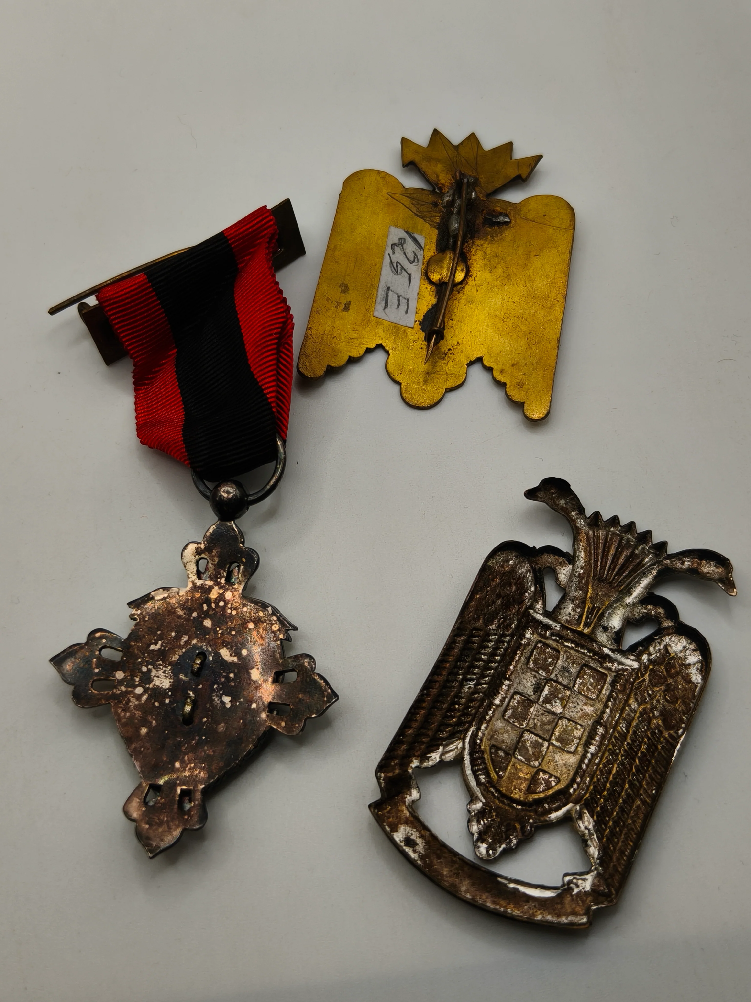 Lote insignias Falange Juvenil. ��poca Franco.